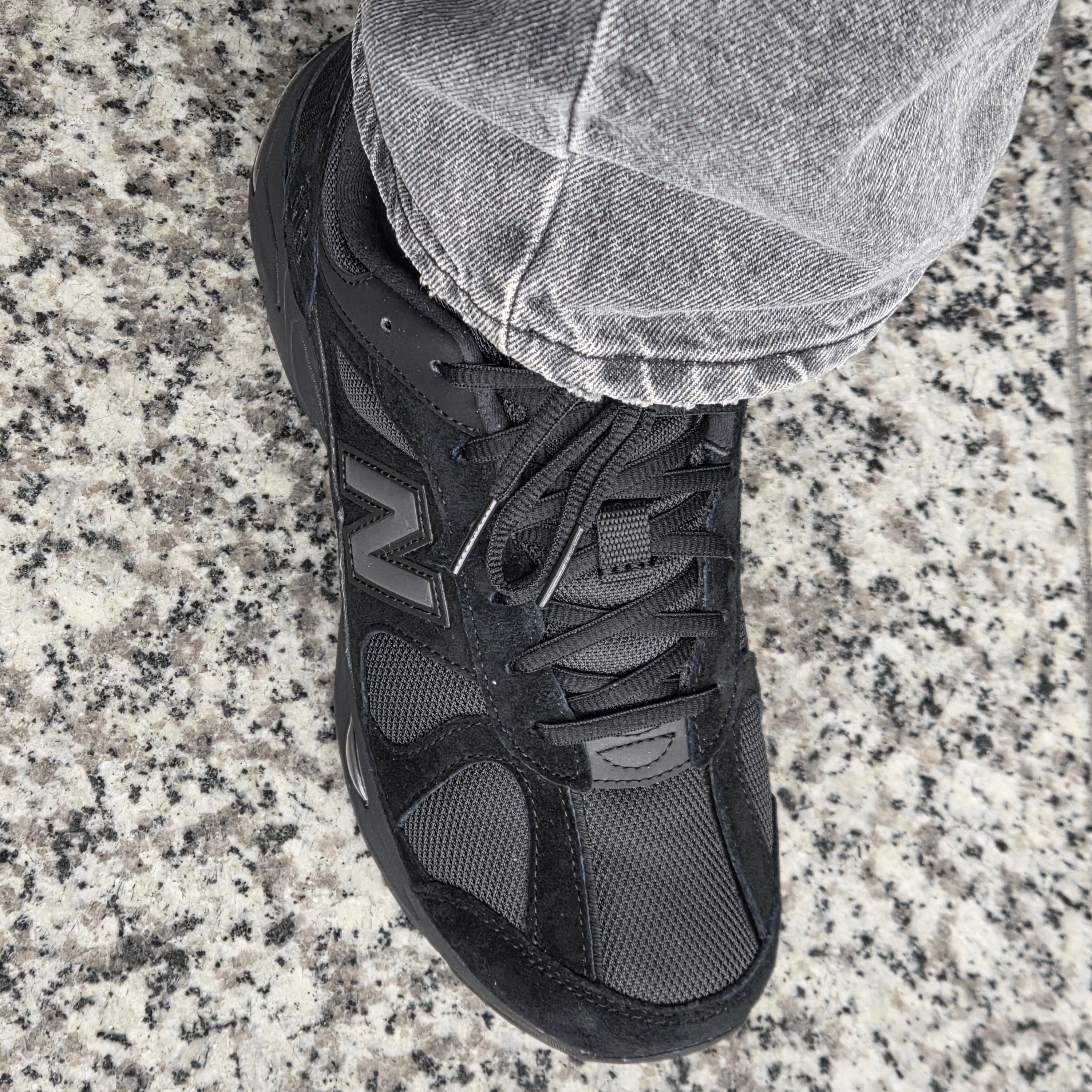 New Balance 878 Triple Black 착용 스타일 - 4