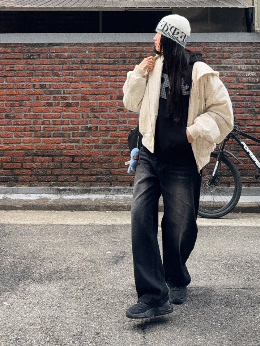 SLOW RECORD HOUSE Check Patch Hoodie Black 착용 스타일 - 5