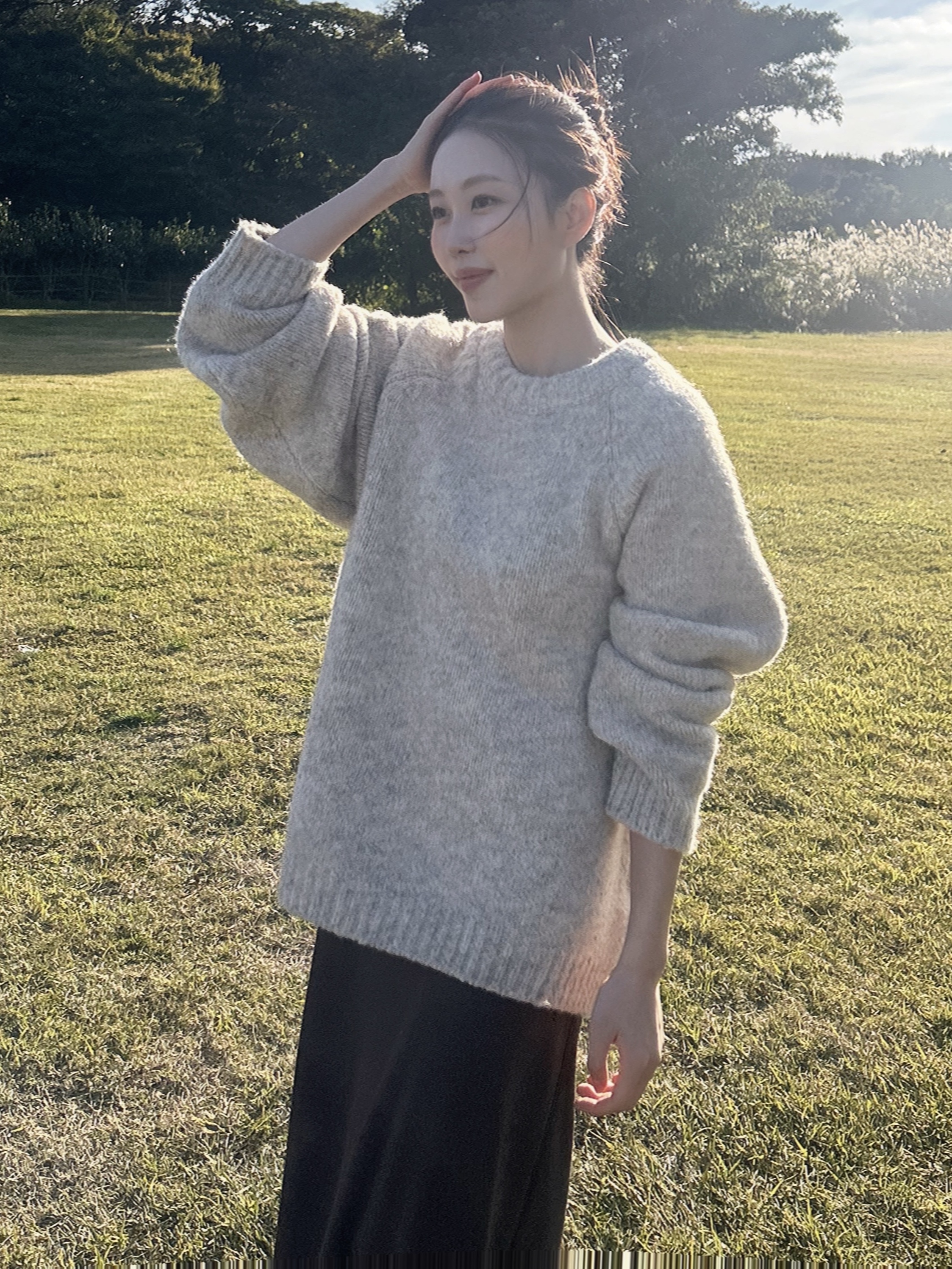 Knitted Boucle Reglan Crop Round Knit Oatmeal 착용 스타일