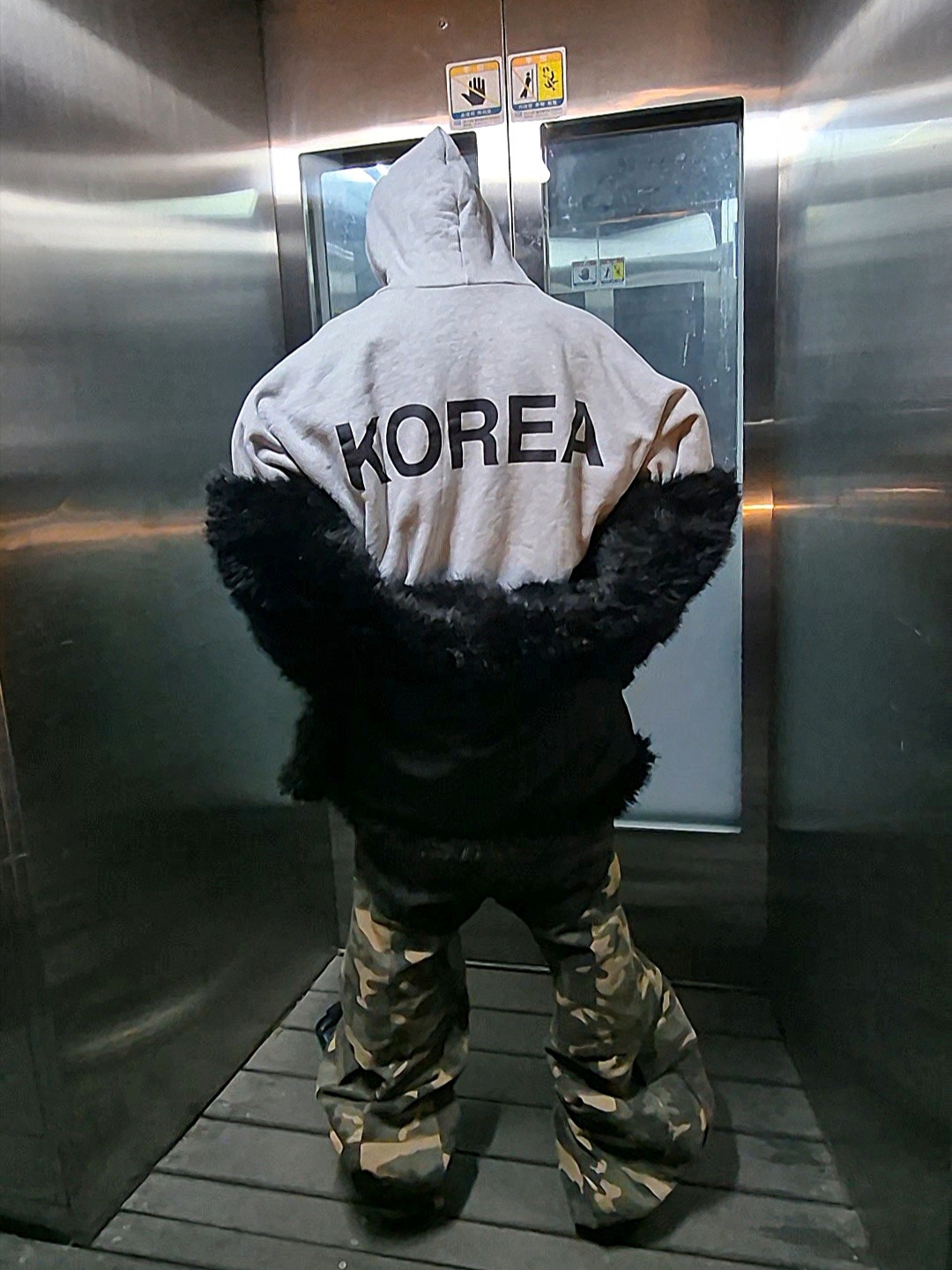 Yeezy HD-10 Grey - Korea Limited 착용 스타일
