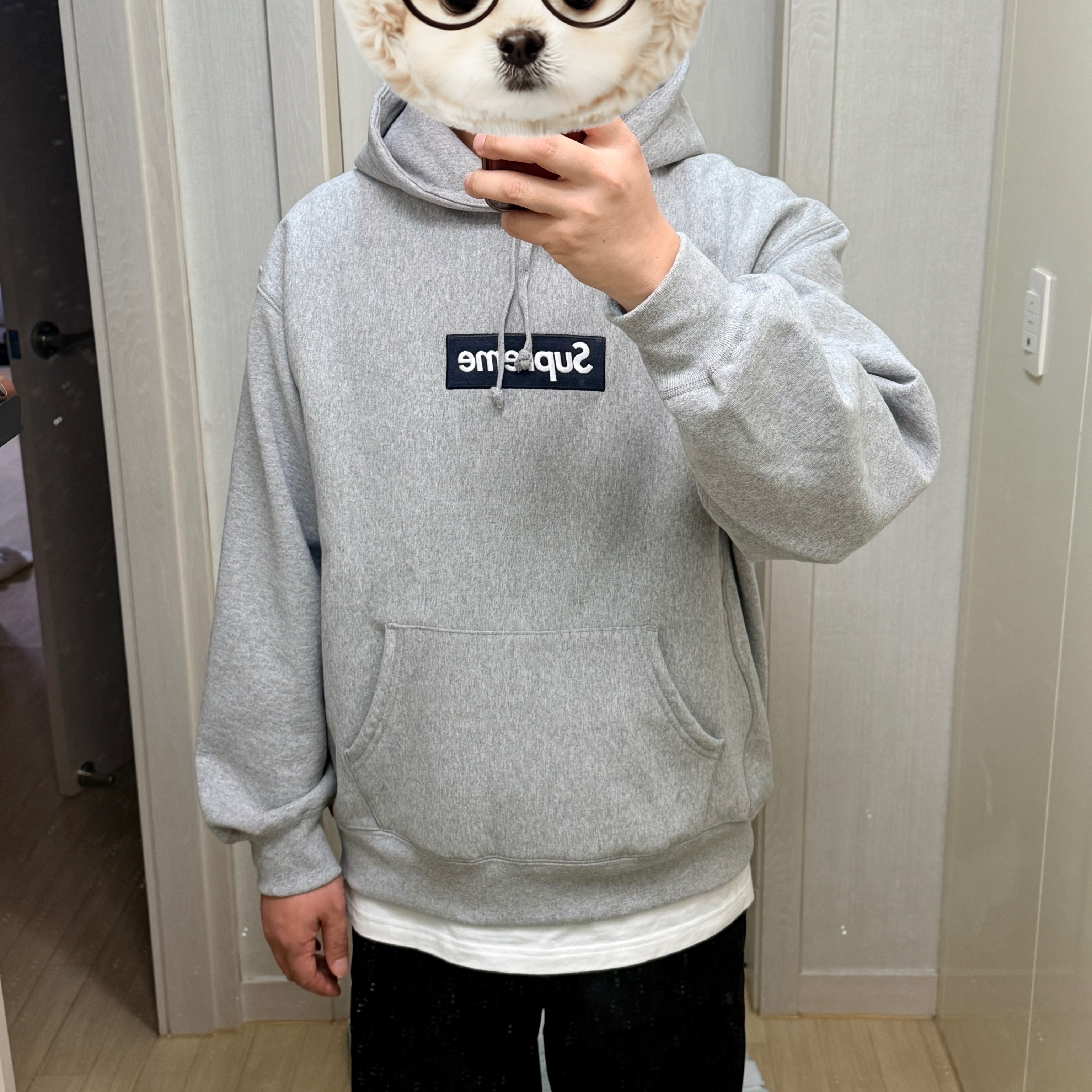 Supreme Box Logo Hooded Sweatshirt Heather Grey - 25FW, Supreme NYC Crewneck Ash Grey - 23FW 착용 스타일 - 1