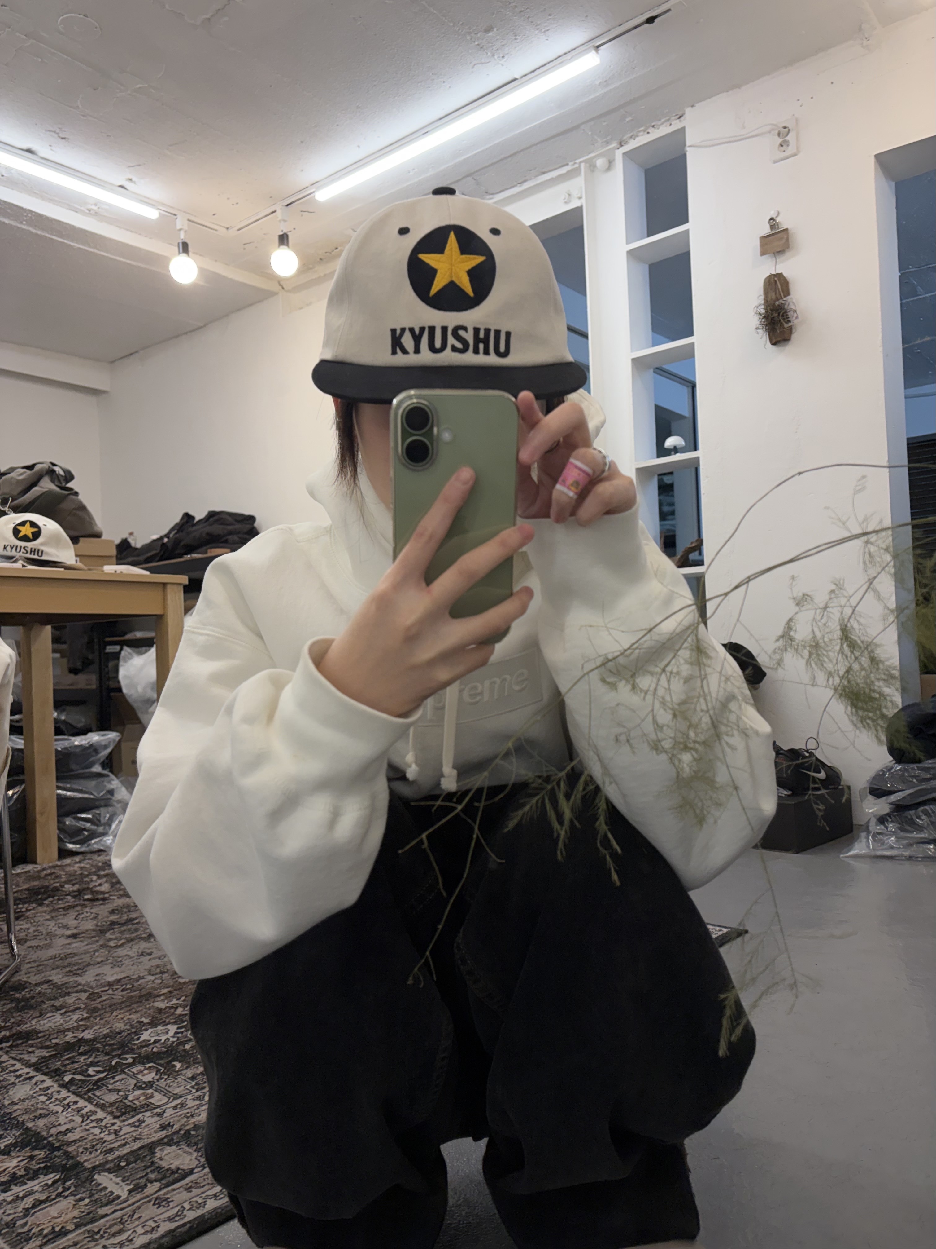 Aoiro KYUSHU Star ビール Cap, Supreme Box Logo Hooded Sweatshirt White - 23FW 착용 스타일 - 1