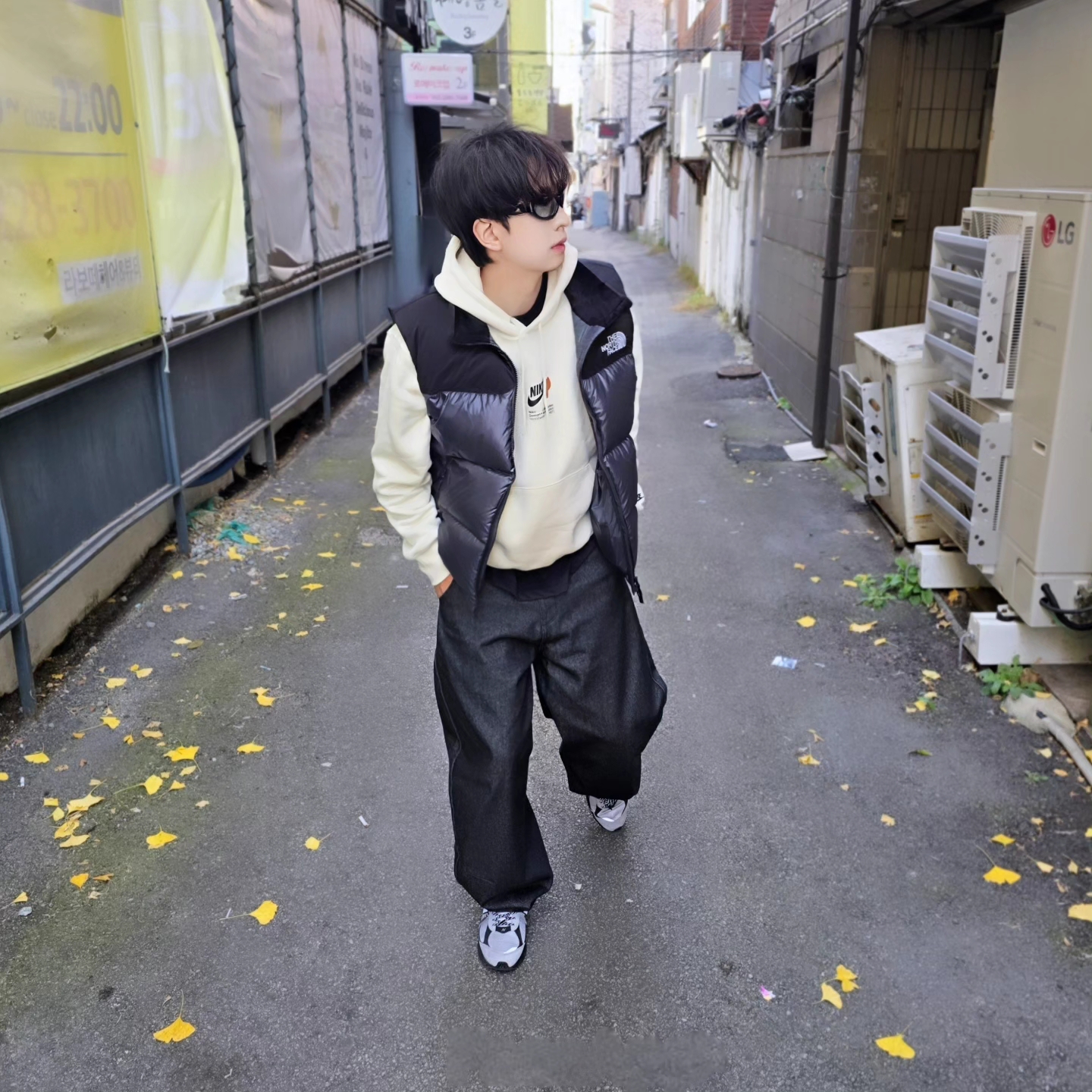 The North Face Novelty Nuptse Vest RDS Dark Gray - 25FW, Nike Club Fleece Pullover Hoodie Light Khaki 착용 스타일 - 2
