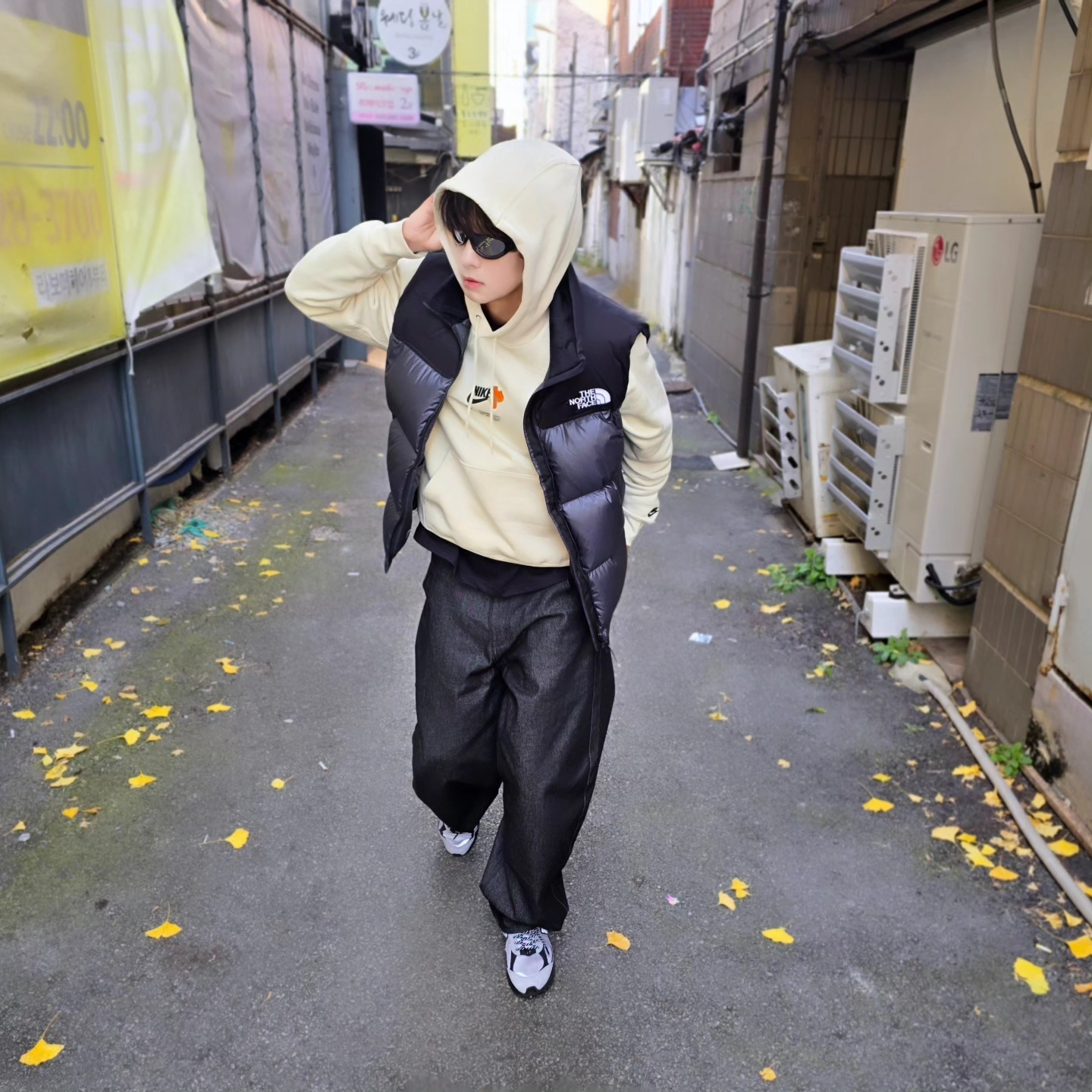The North Face Novelty Nuptse Vest RDS Dark Gray - 25FW, Nike Club Fleece Pullover Hoodie Light Khaki 착용 스타일 - 6