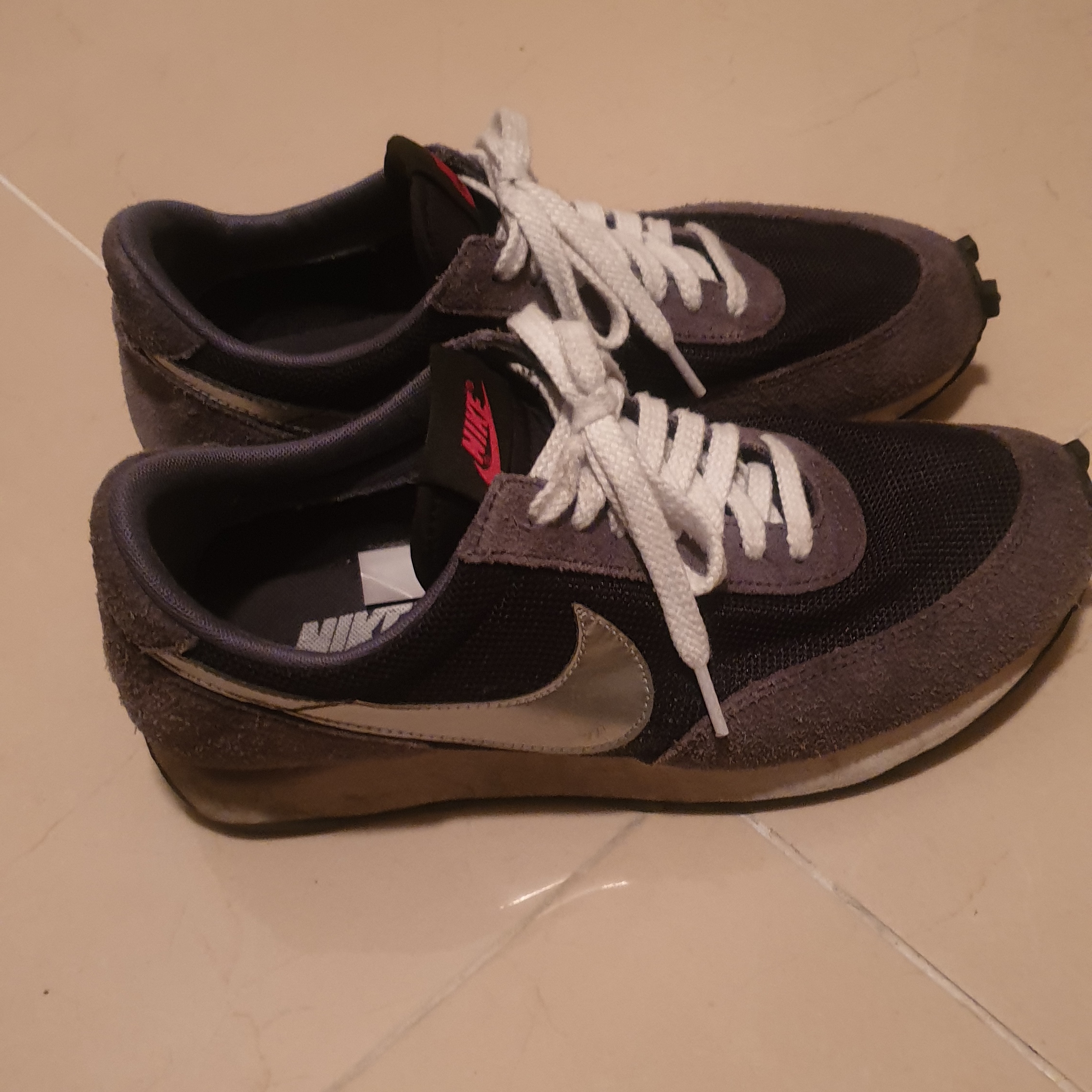 Nike Daybreak SP Black Metallic Silver 착용 스타일