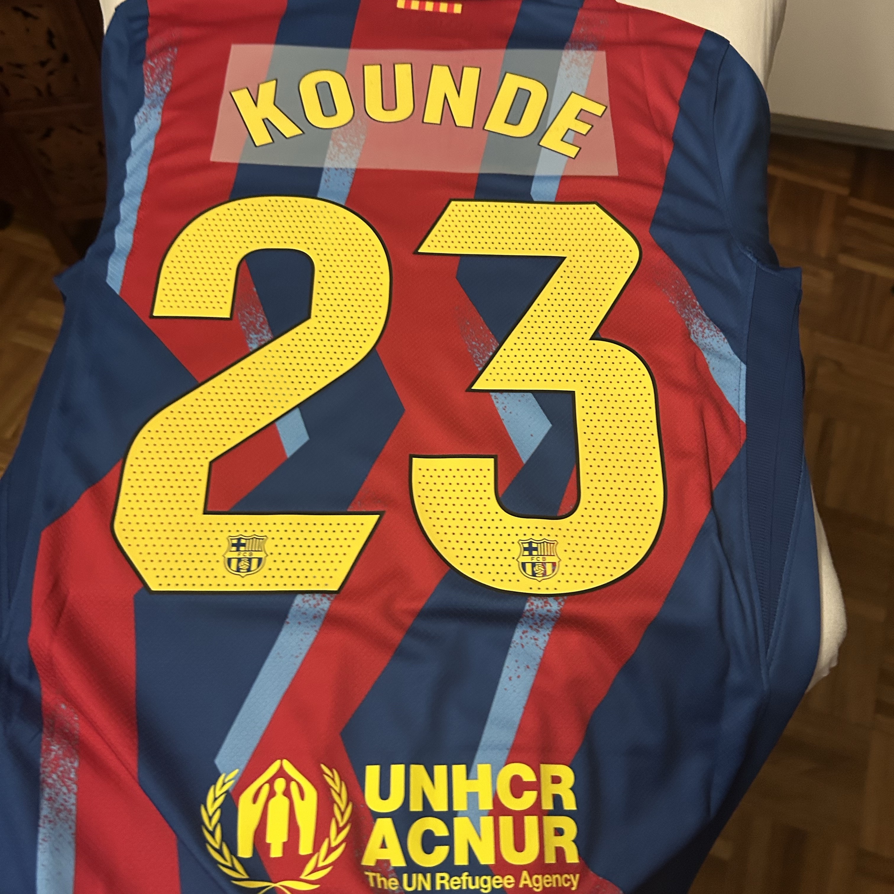 Nike FC Barcelona 2025/26 Stadium Fourth Dri-Fit Soccer Replica Jersey Gym Blue Salsa Red (Non Marking Ver.) 착용 스타일 - 1