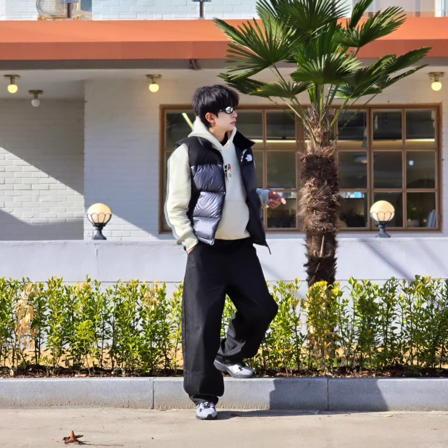 The North Face Novelty Nuptse Vest RDS Dark Gray - 25FW, Nike Club Fleece Pullover Hoodie Light Khaki 착용 스타일 - 2