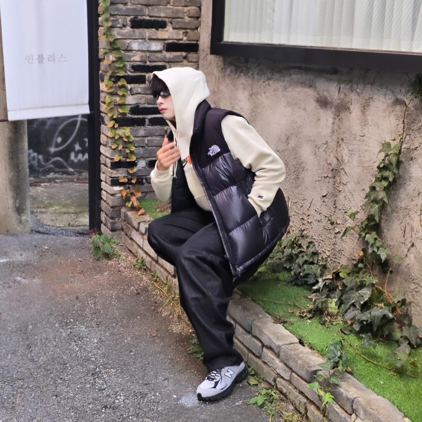 The North Face Novelty Nuptse Vest RDS Dark Gray - 25FW, Nike Club Fleece Pullover Hoodie Light Khaki 착용 스타일 - 4