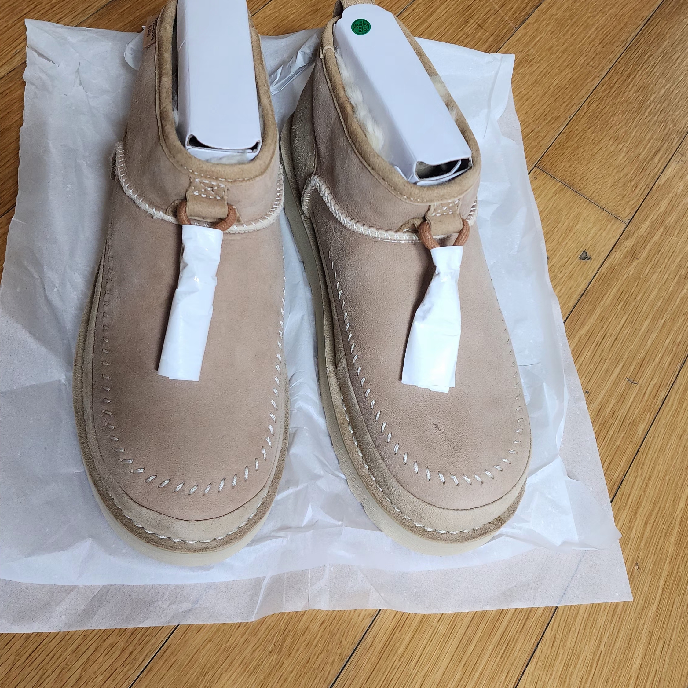 UGG Ultra Mini Crafted Regenerate Boots Sand 착용 스타일 - 1