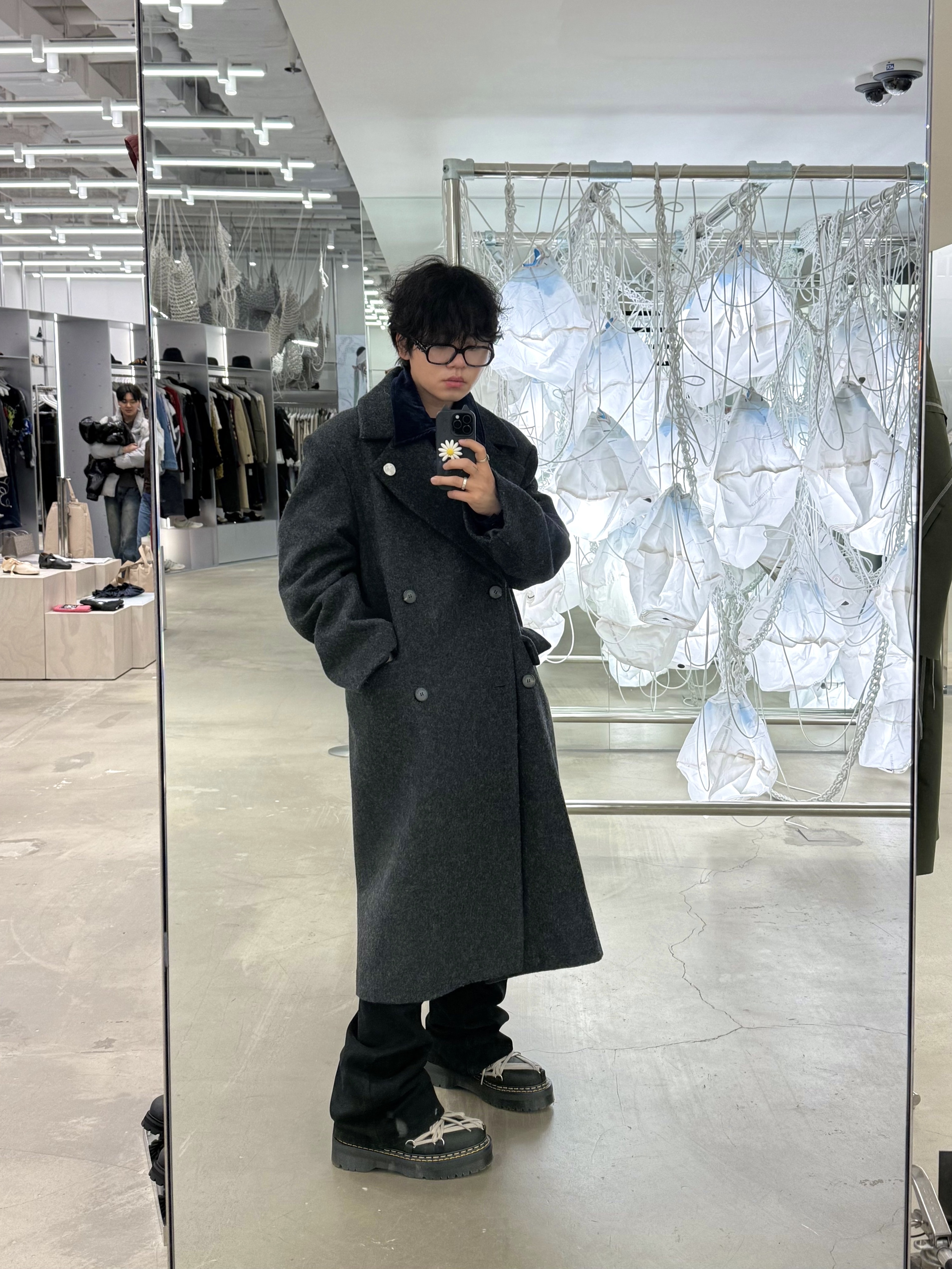 Dr. Martens x Rick Owens 1460 Quad Sole Mega Lace Boots Black, Gentle Monster x Maison Margiela MM114 Black Clear 착용 스타일 - 5