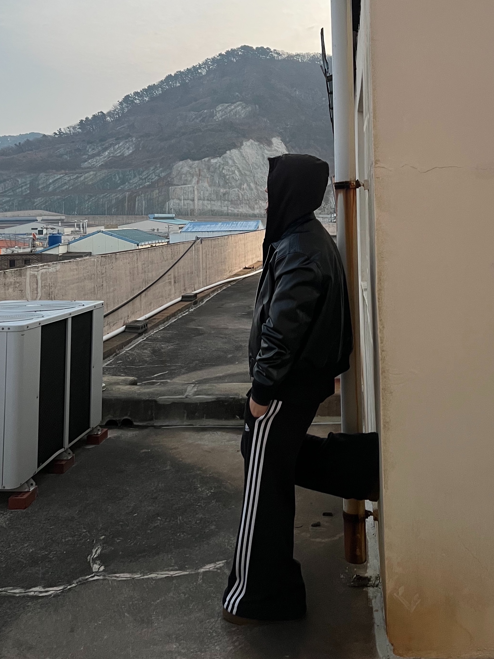 (W) Adidas Essentials 3-Stripes French Terry Wide Pants Black - KR Sizing, Farfromwhat Far Pin Button & Safety Pin 착용 스타일 - 6