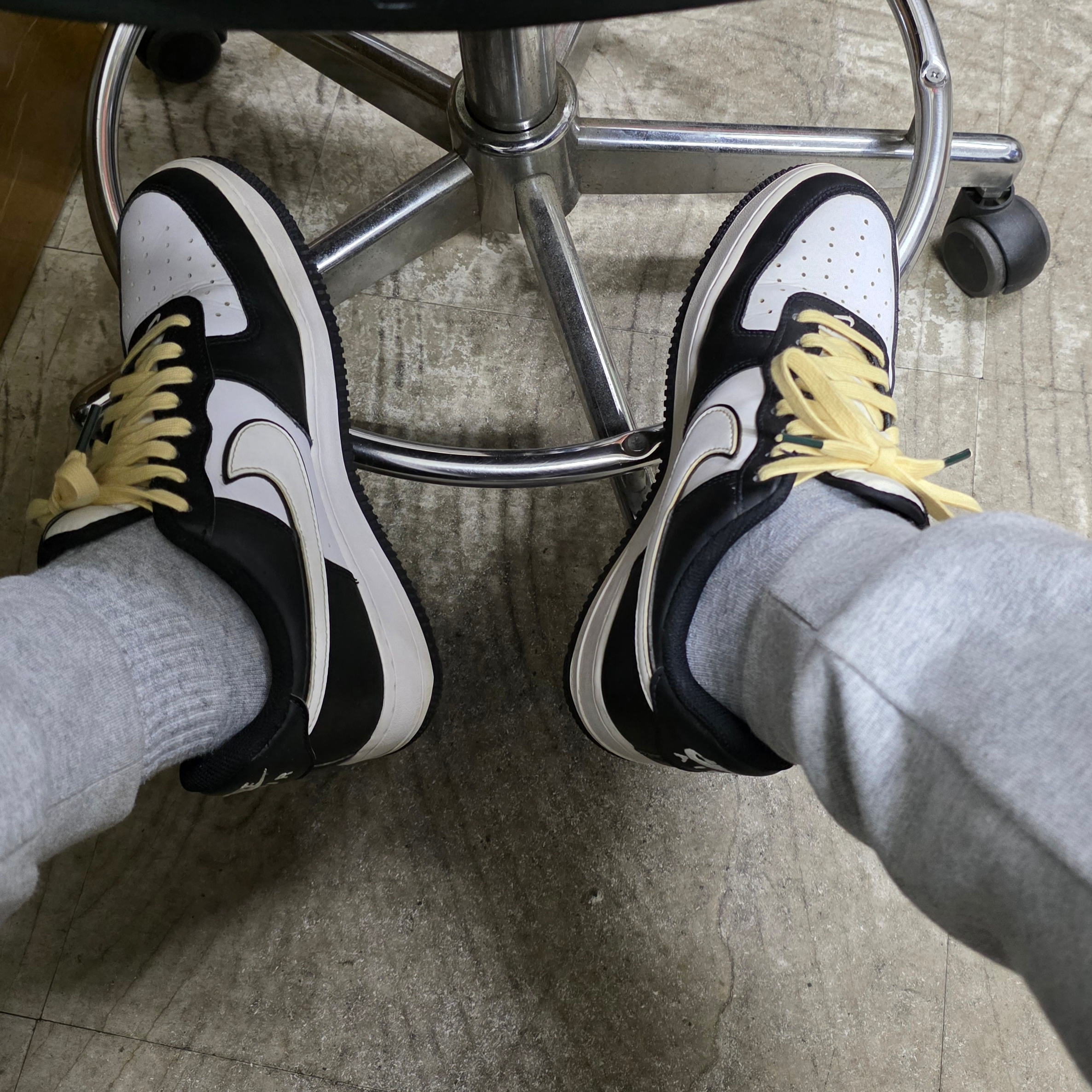 Nike Air Force 1 '07 Black White 착용 스타일