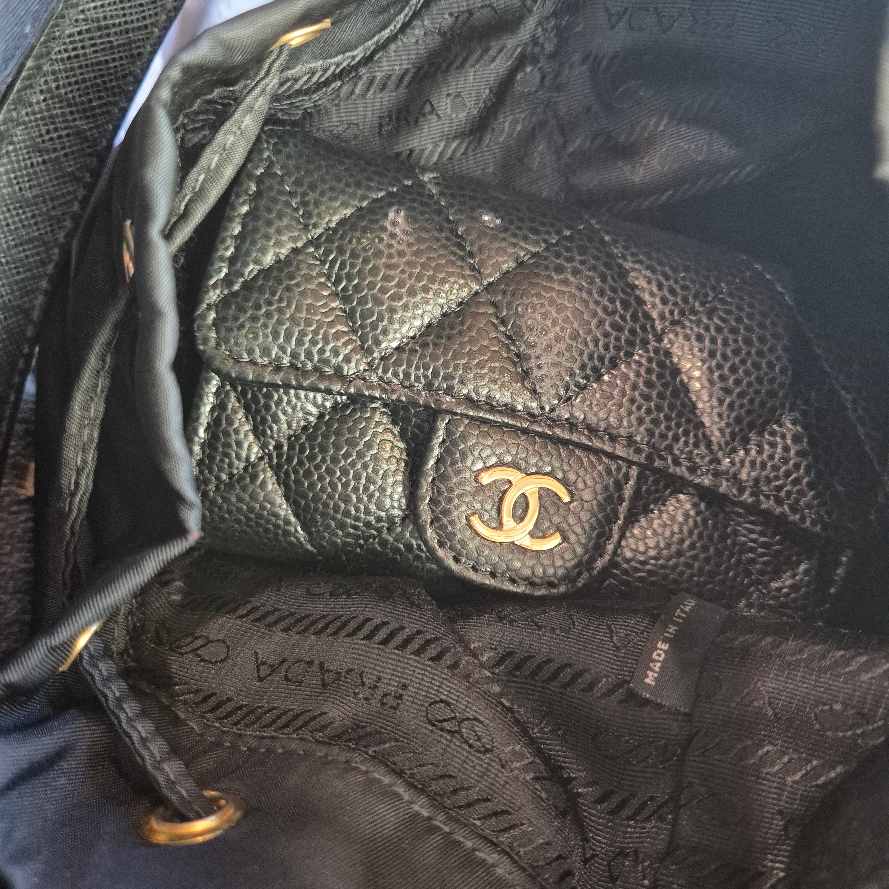 Chanel Classic Card Holder Grained Calfskin & Gold Black 착용 스타일 - 1
