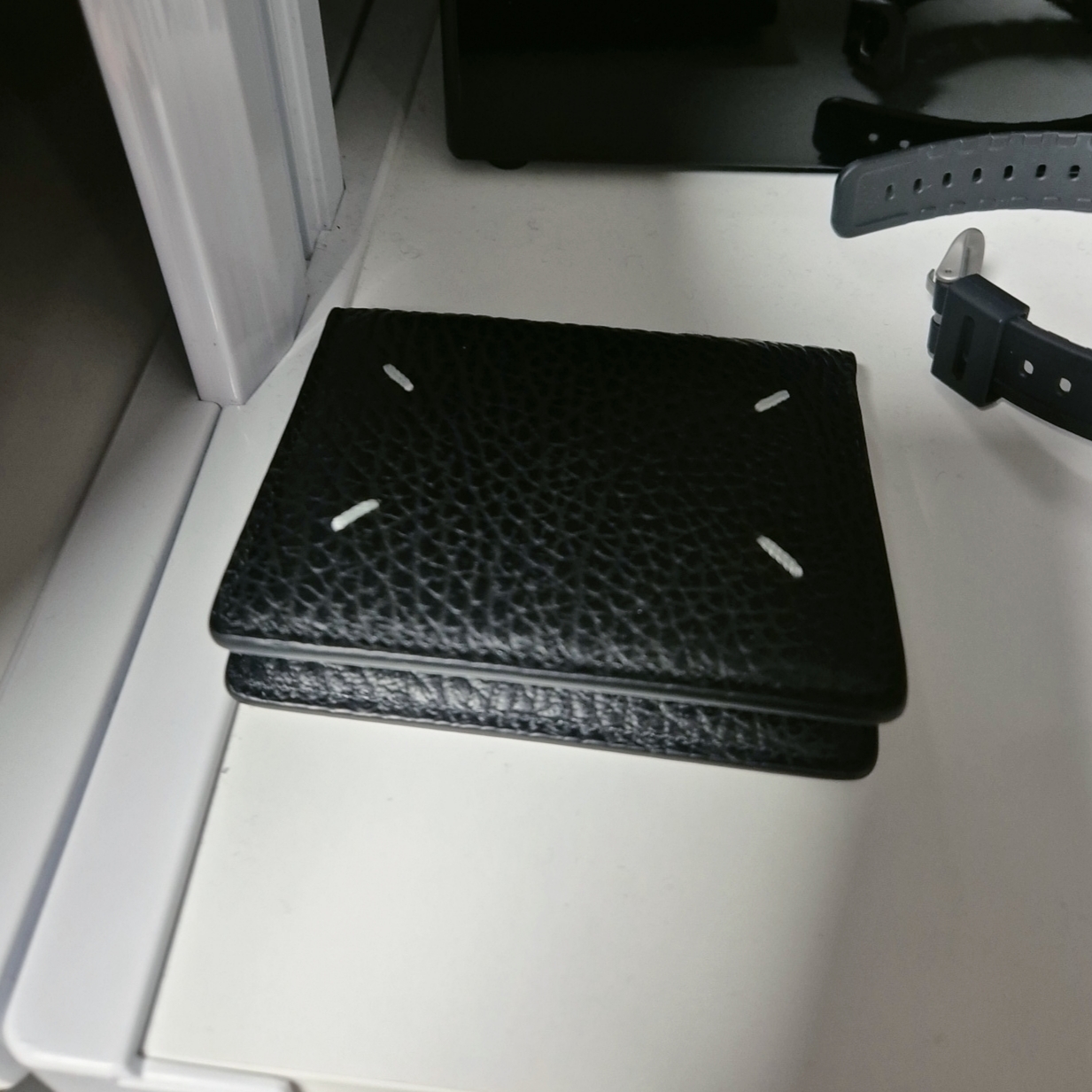 Maison Margiela Keyring Wallet Black 착용 스타일