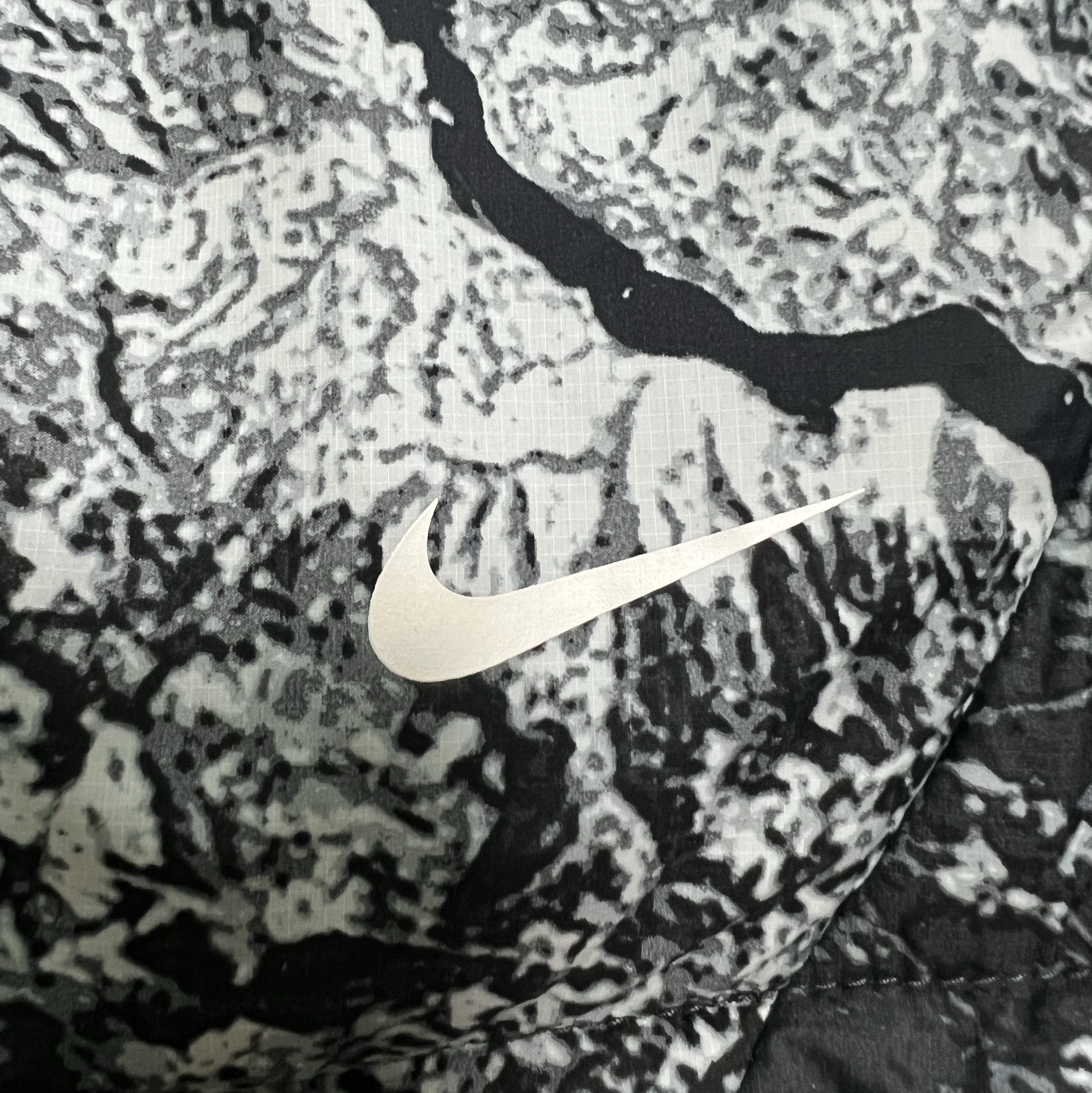 Nike ACG Therma-Fit ADV Rope De Dope Allover Print Jacket Anthracite 착용 스타일 - 5