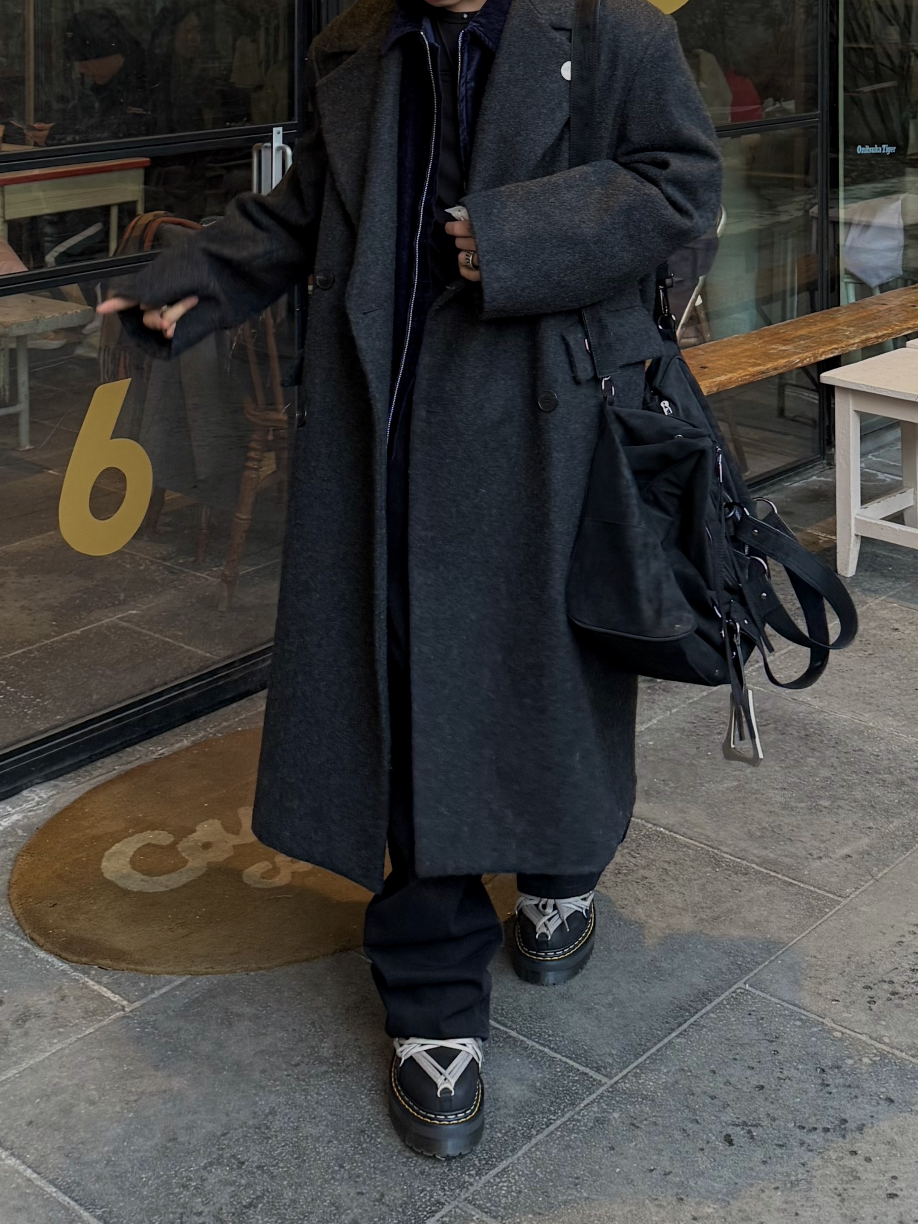 Dr. Martens x Rick Owens 1460 Quad Sole Mega Lace Boots Black, Gentle Monster x Maison Margiela MM114 Black Clear 착용 스타일 - 3