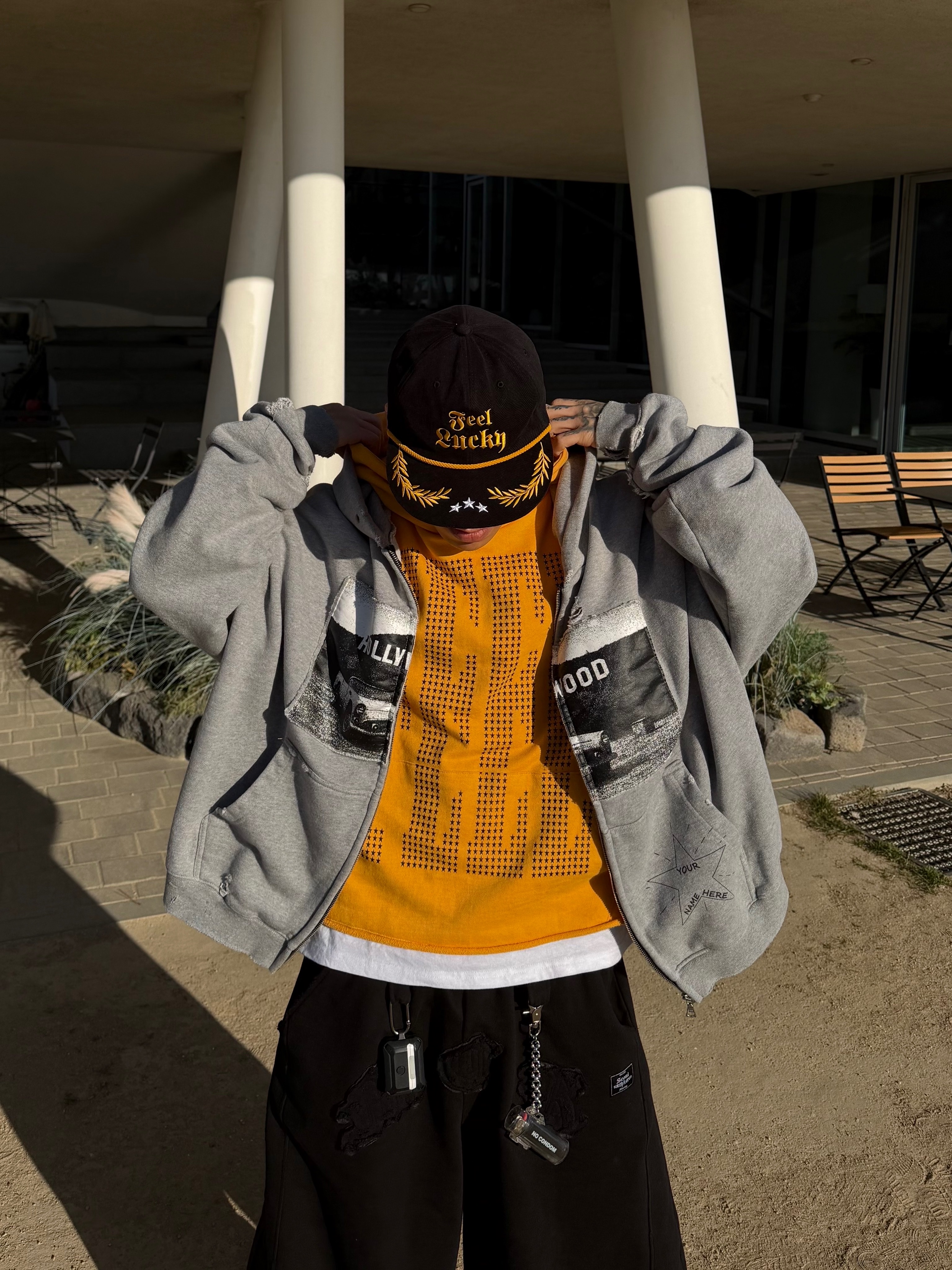 NOD Old Hollywood Zip-up Hoodie Grey, Balenciaga Cargo Sneakers Grey Black Yellow 착용 스타일 - 6