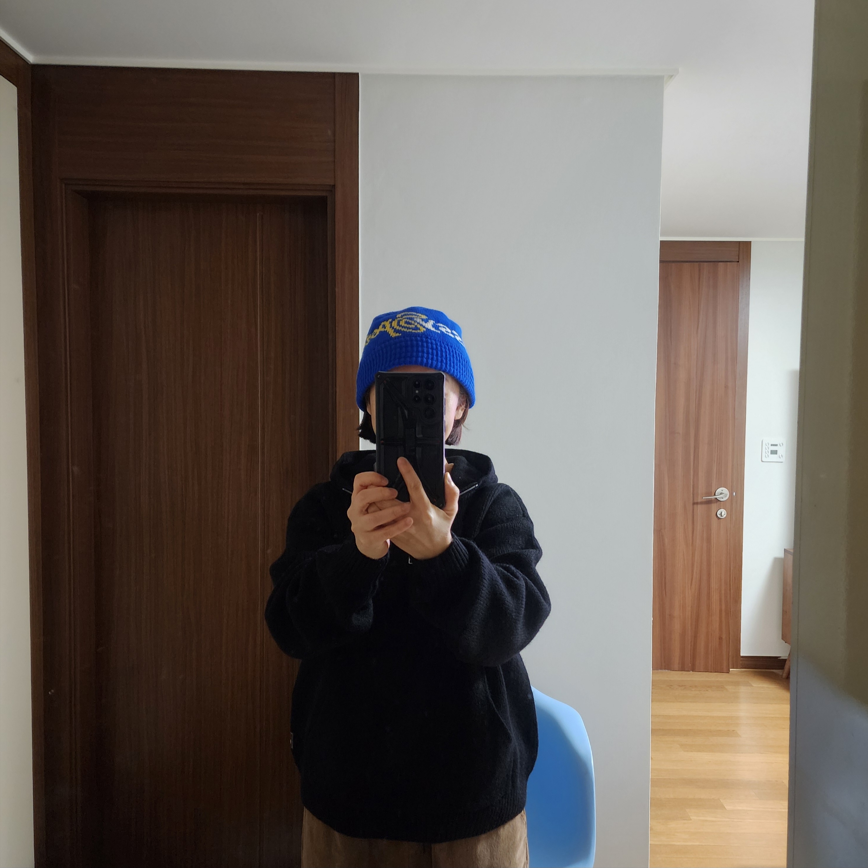 Stussy Quarter Zip Knit Hoodie Black, Stussy Sport Knit Bucket Hat Blue 착용 스타일 - 1