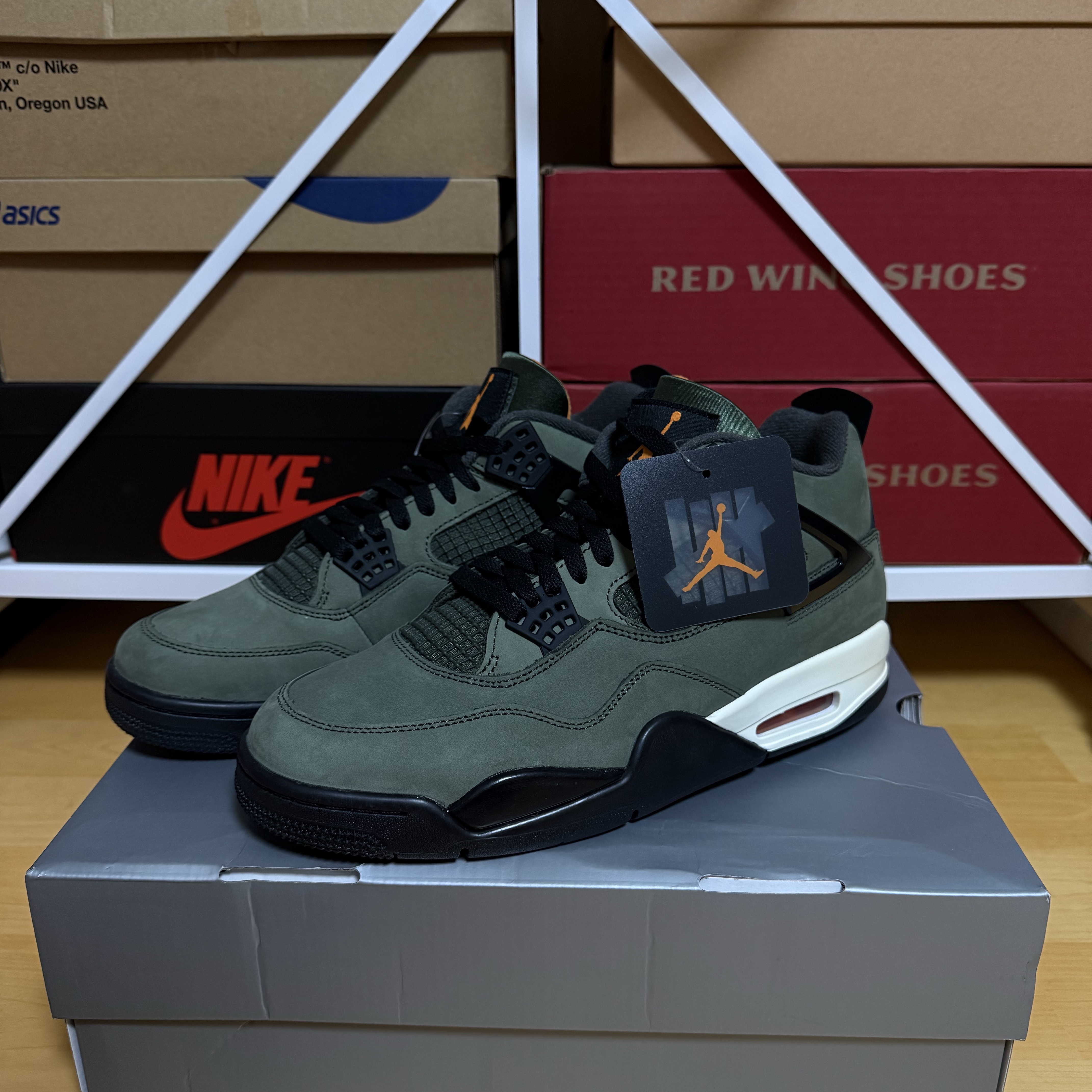 Jordan 4 x Undefeated Retro OG SP Deep Green and Clementine 착용 스타일 - 2