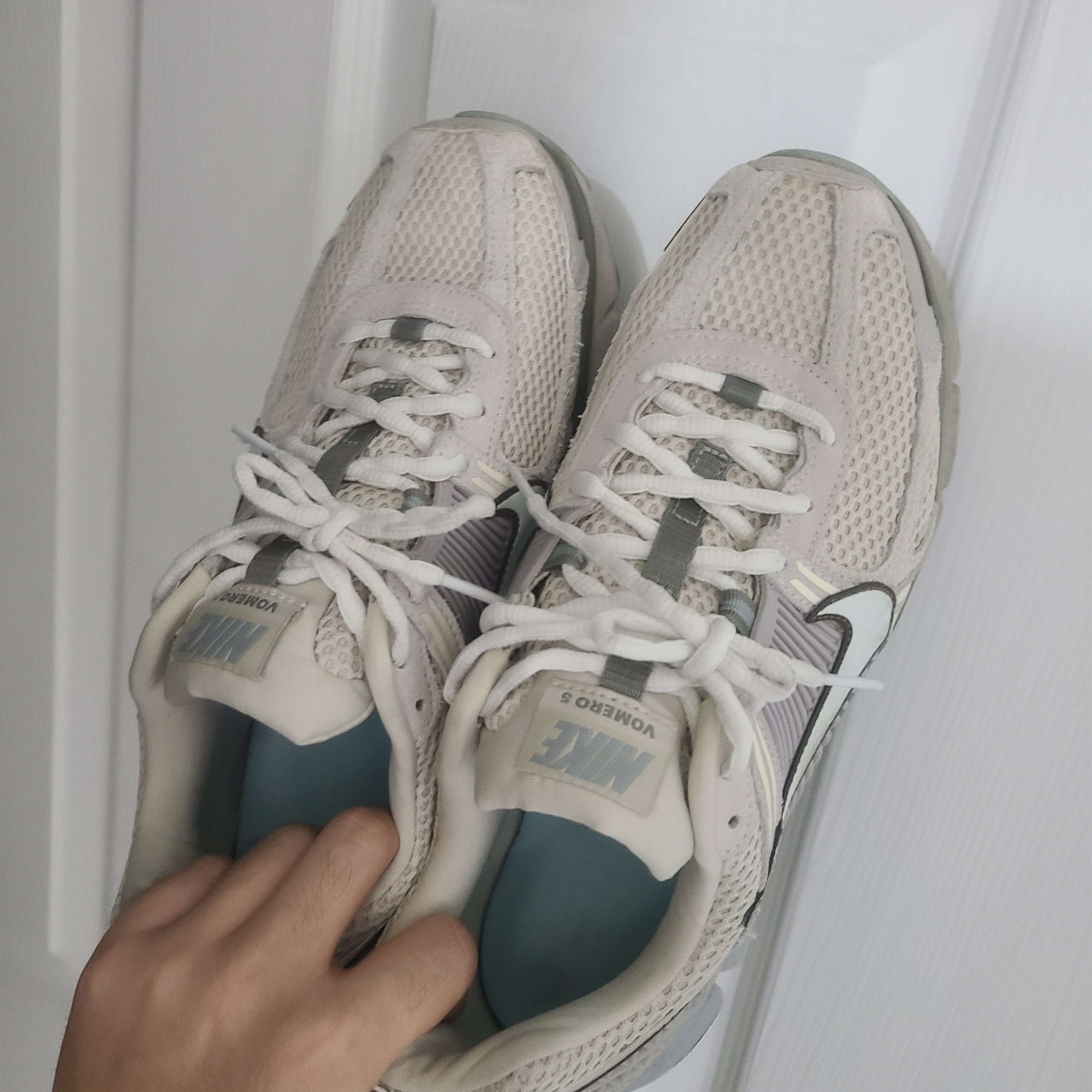 Nike Zoom Vomero 5 SE Light Orewood Brown 착용 스타일