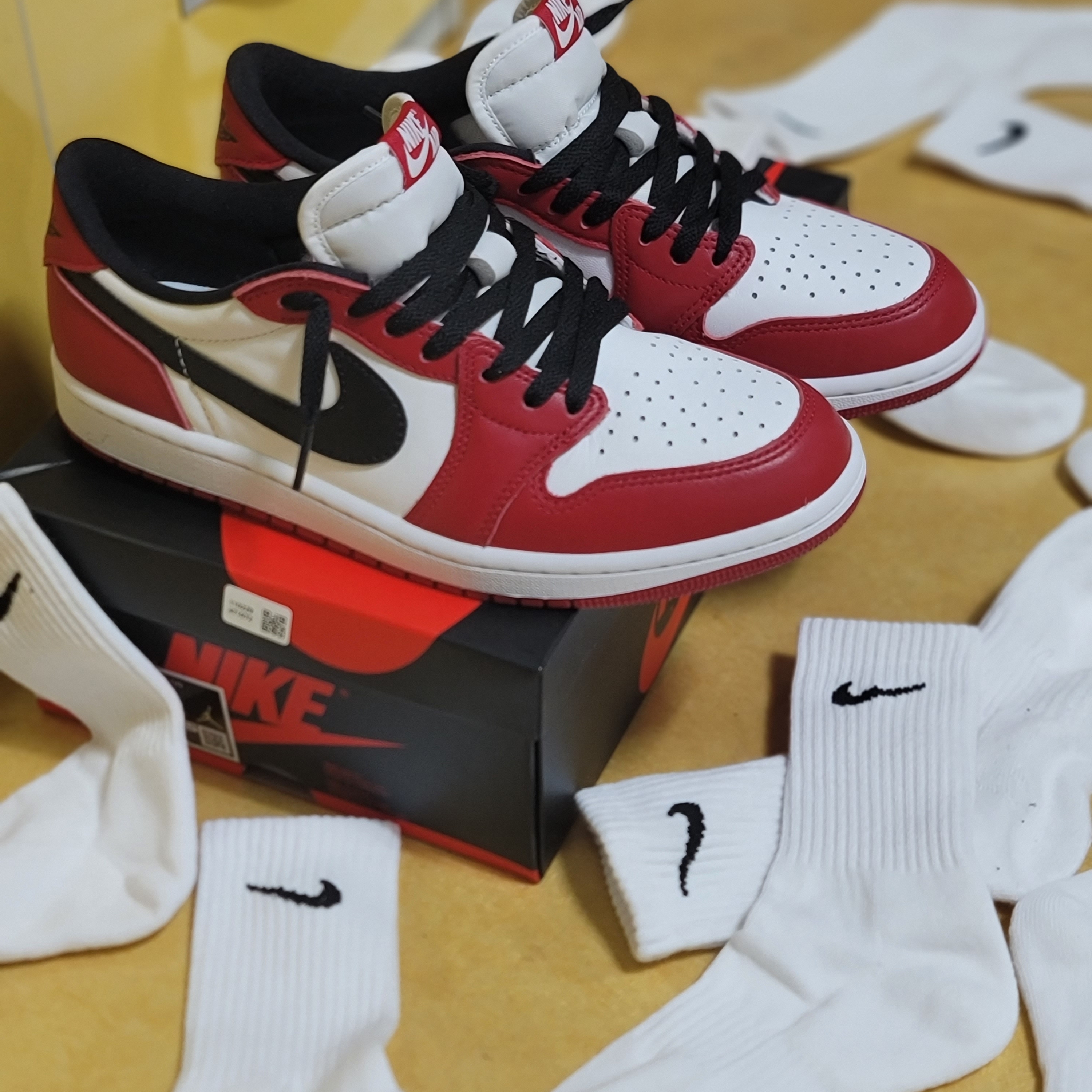 Jordan 1 Retro Low OG Chicago 착용 스타일 - 1