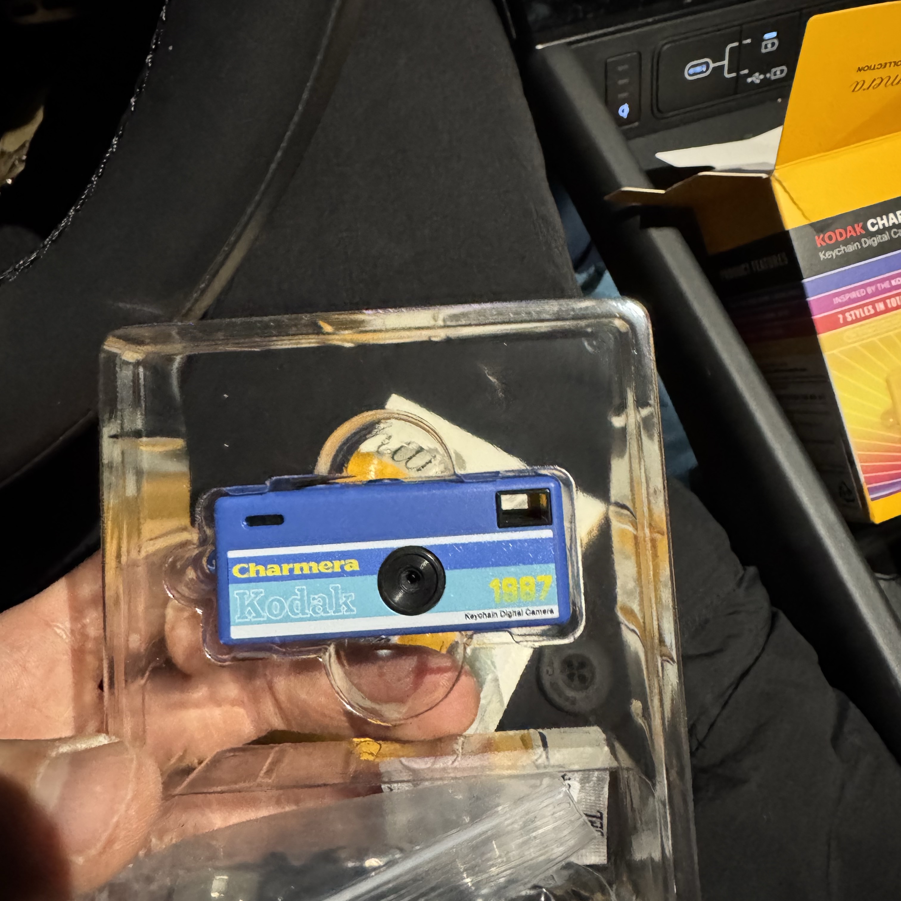 Kodak Charmera Key Chain Film Camera Sealed Case (1 Blind Box) 착용 스타일