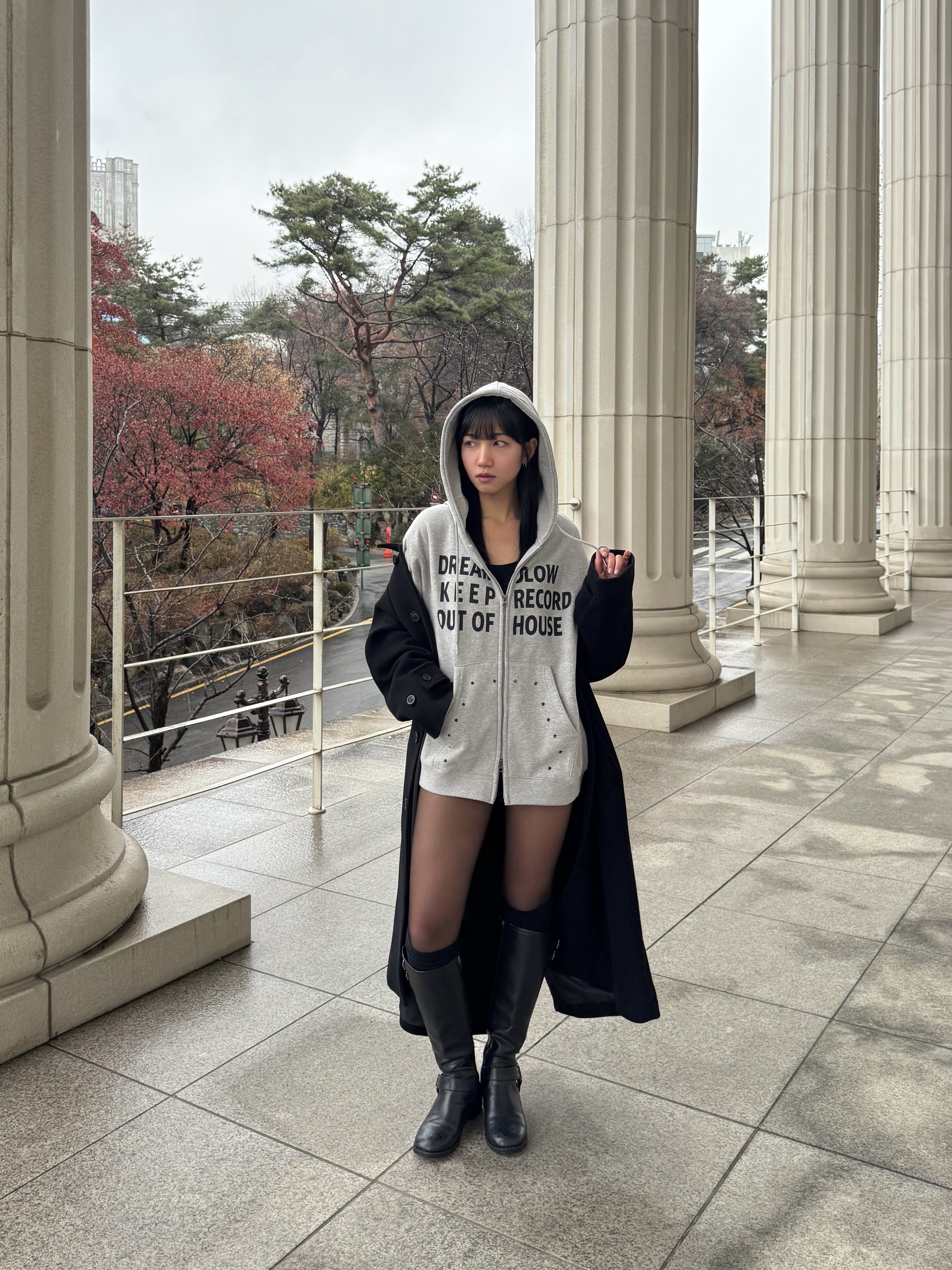 SLOW RECORD HOUSE Typo Star Hood Zip-Up Grey 착용 스타일 - 5