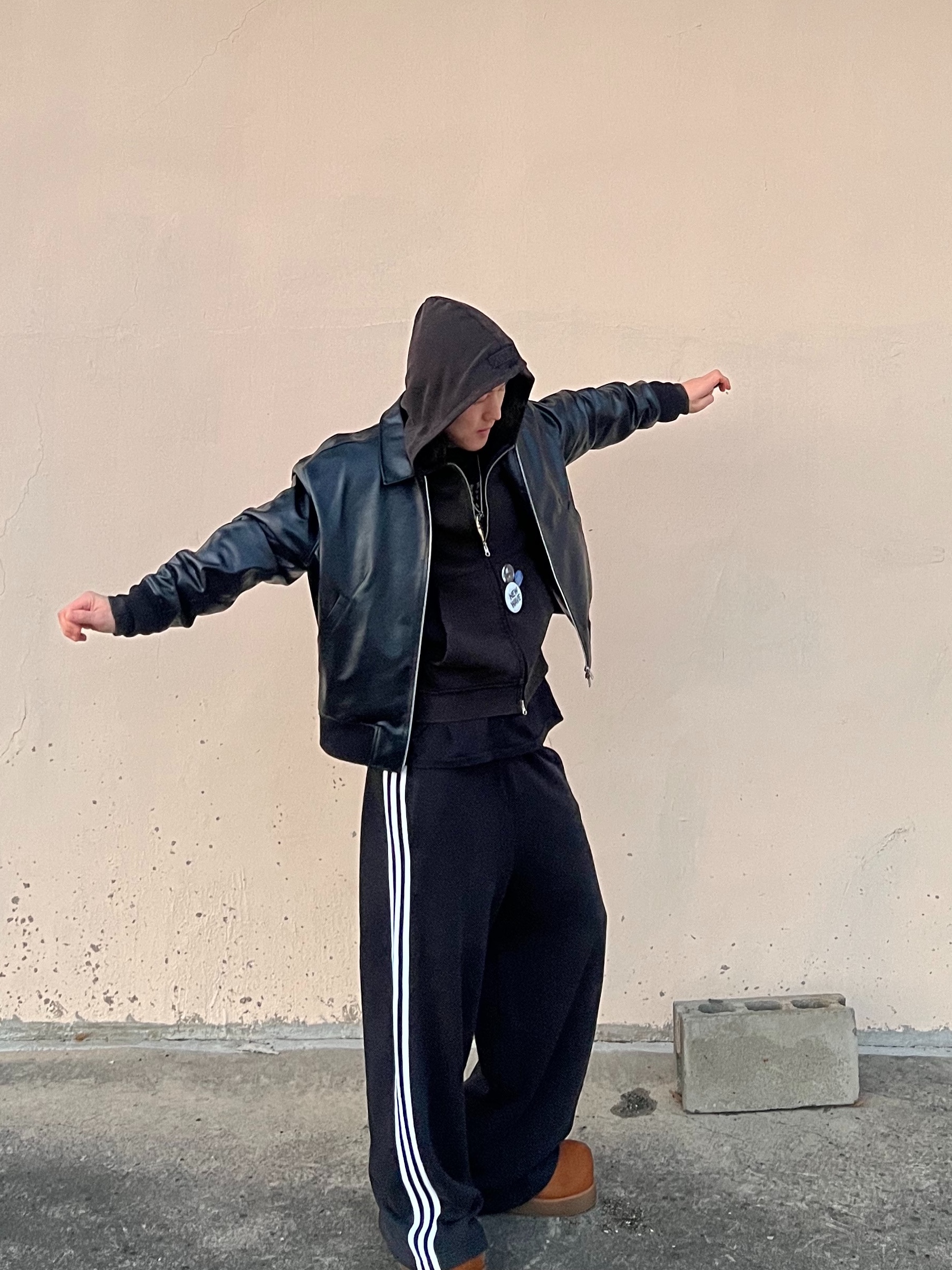 (W) Adidas Essentials 3-Stripes French Terry Wide Pants Black - KR Sizing, Farfromwhat Far Pin Button & Safety Pin 착용 스타일 - 4
