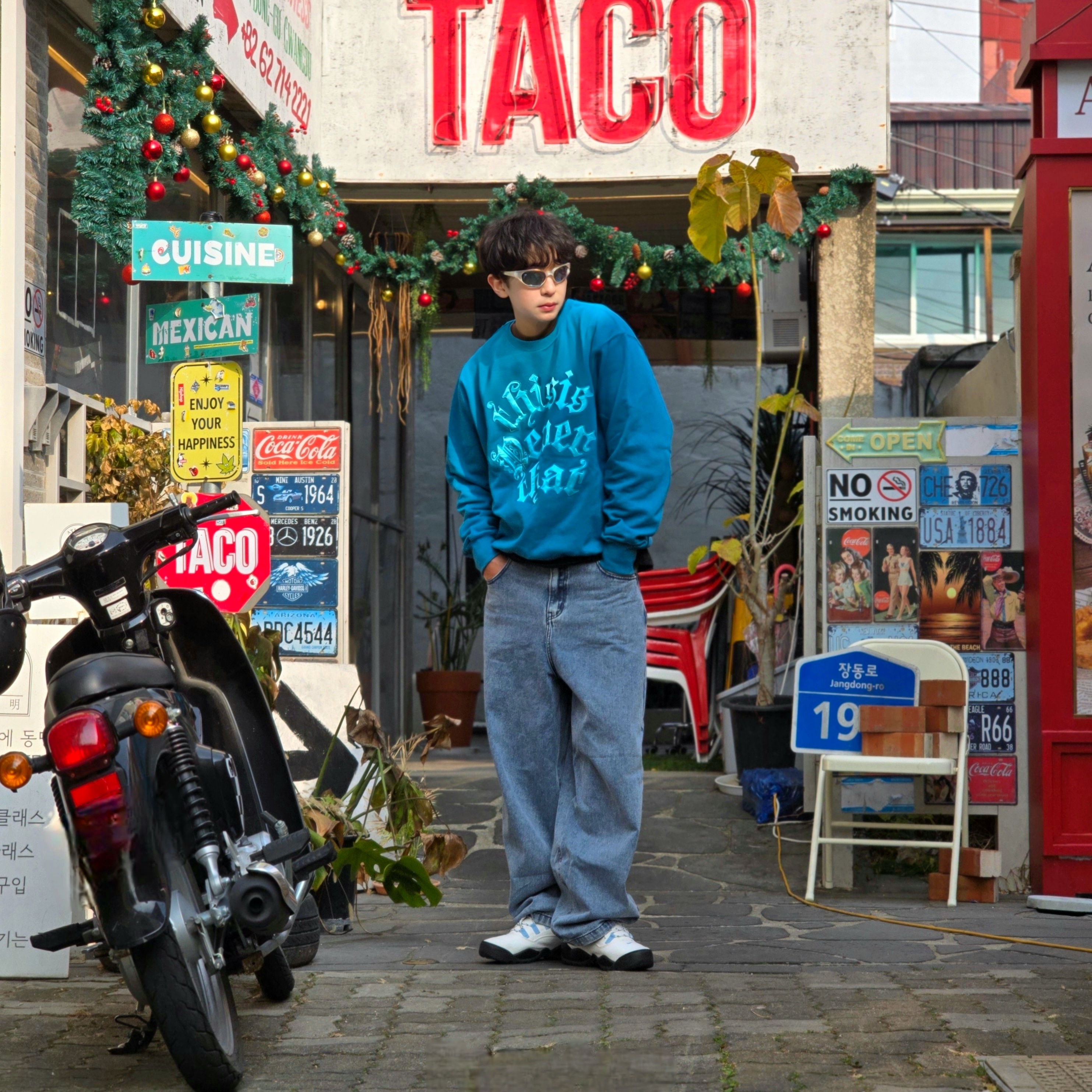 NOMANUAL Raw Vision Denim Pants White Blue, Nike x Supreme SB Darwin Low White 착용 스타일 - 2