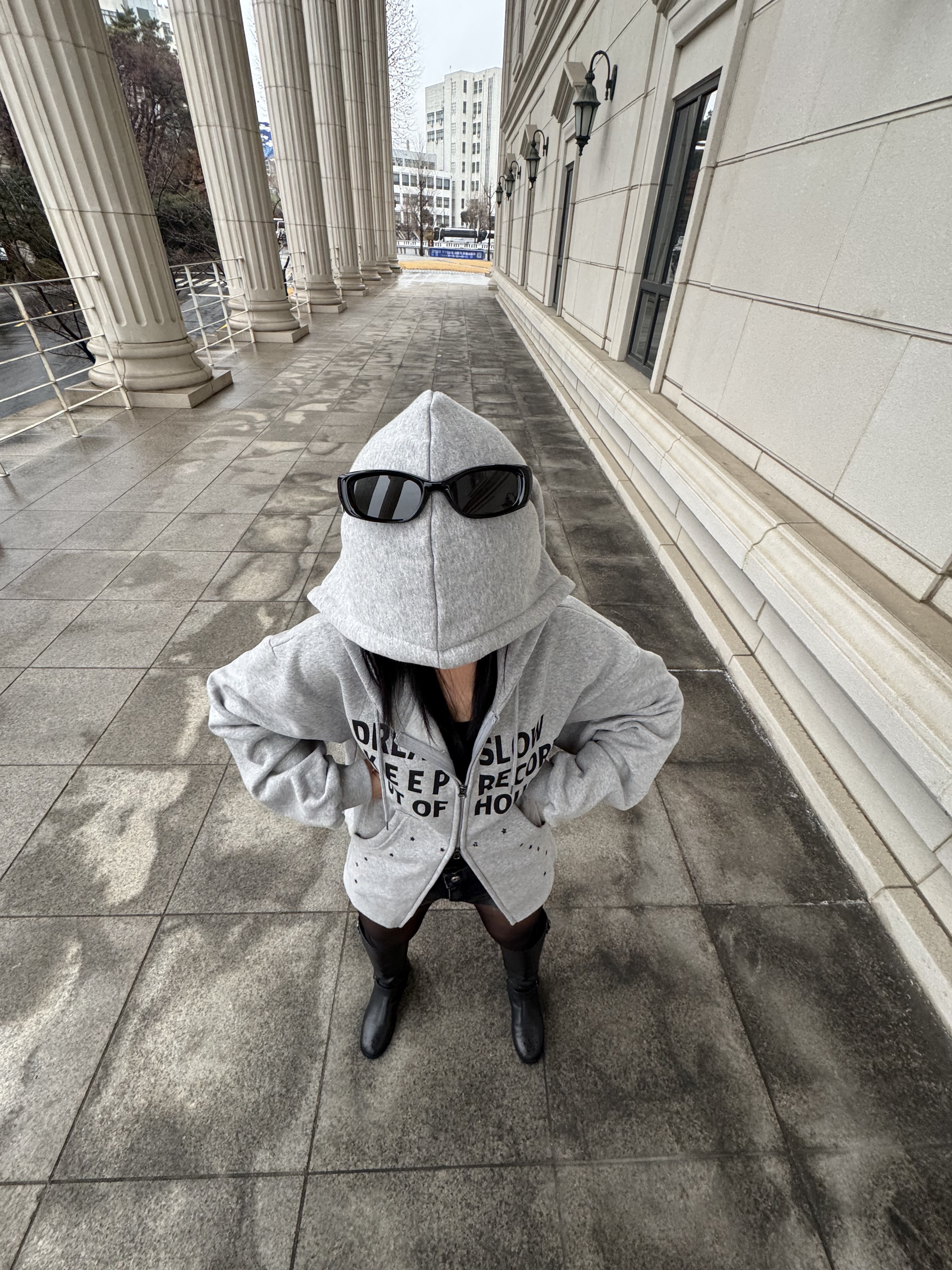 SLOW RECORD HOUSE Typo Star Hood Zip-Up Grey 착용 스타일 - 8