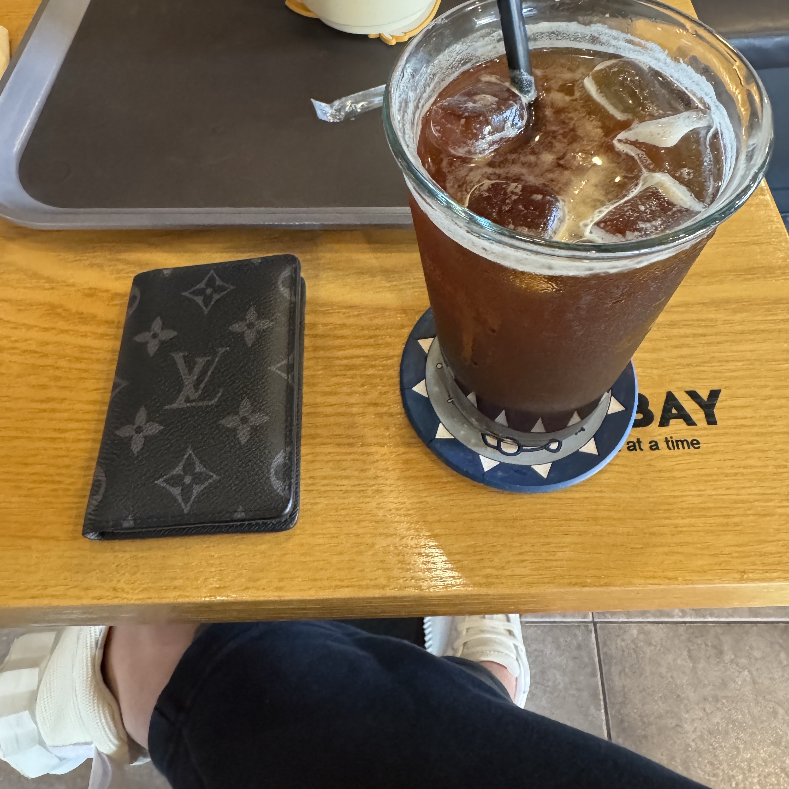 Louis Vuitton Pocket Organizer Monogram Eclipse 착용 스타일