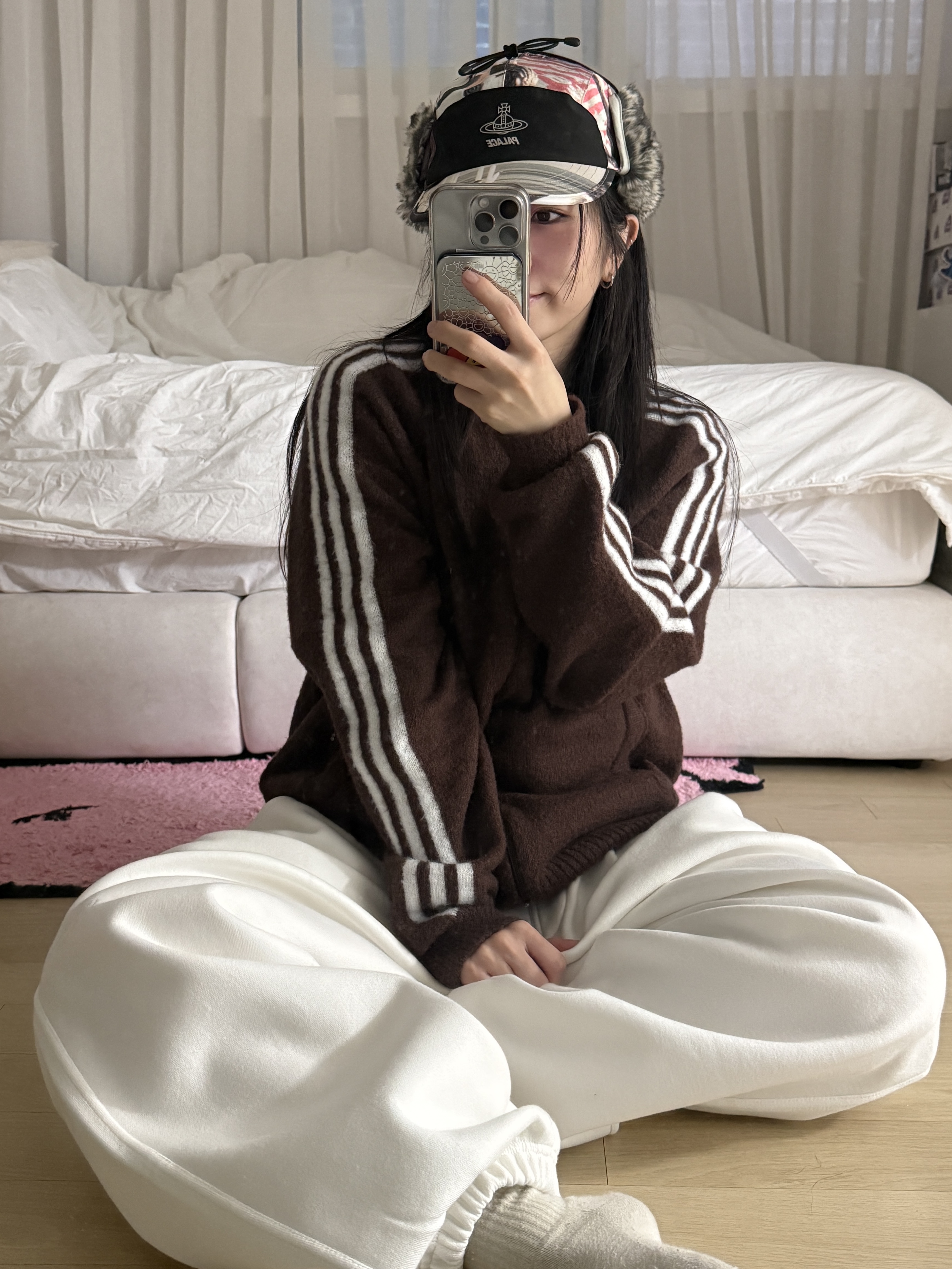 Palace x Vivienne Westwood Gore-Tex Shooting Cap Colour Print - 24FW, Undermycar Mu.03 Anti Fxxking Logo Play Oversized Sweat Jogger Cream 착용 스타일 - 2