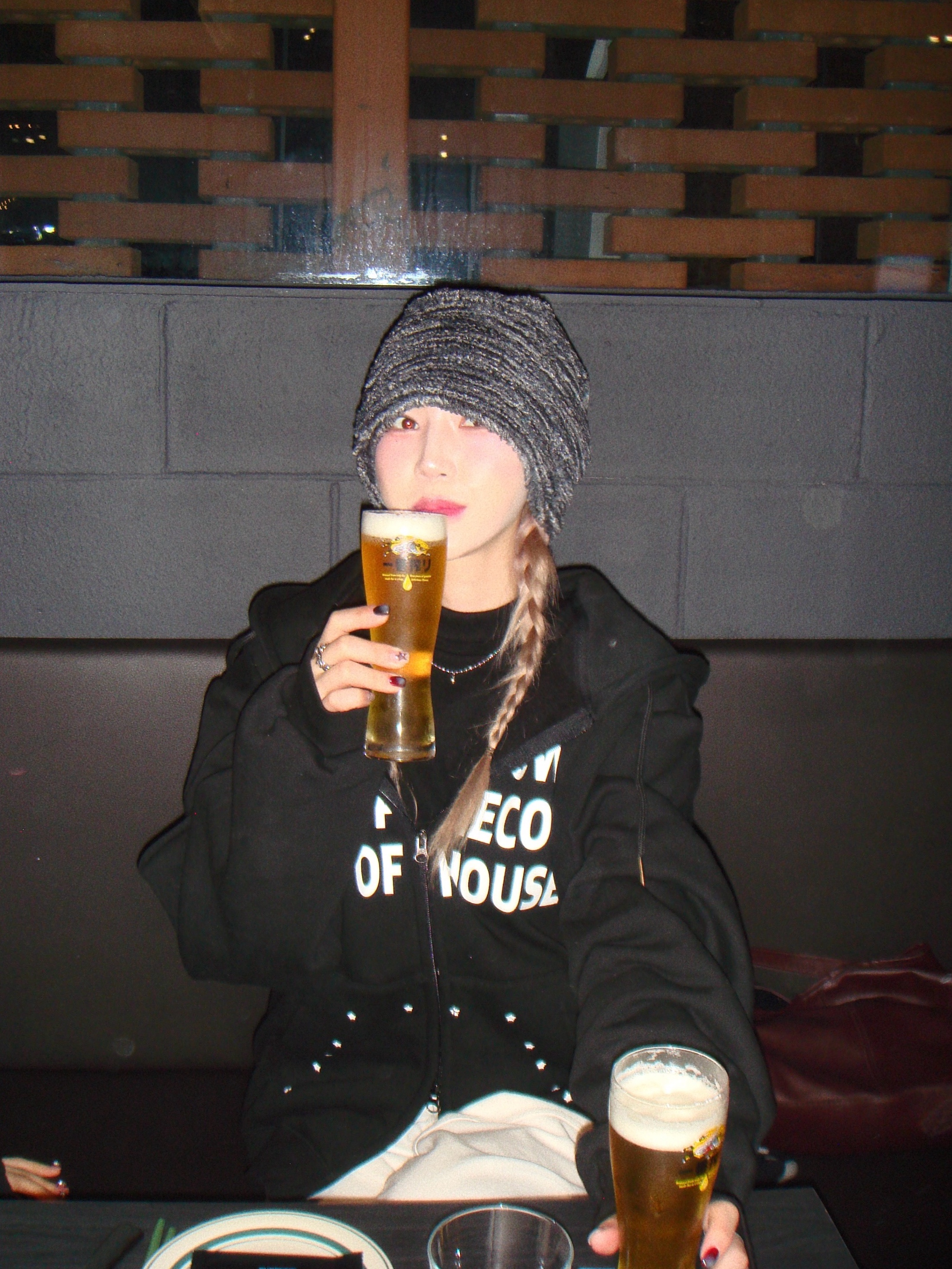 SLOW RECORD HOUSE Typo Star Hood Zip-up Black 착용 스타일 - 2