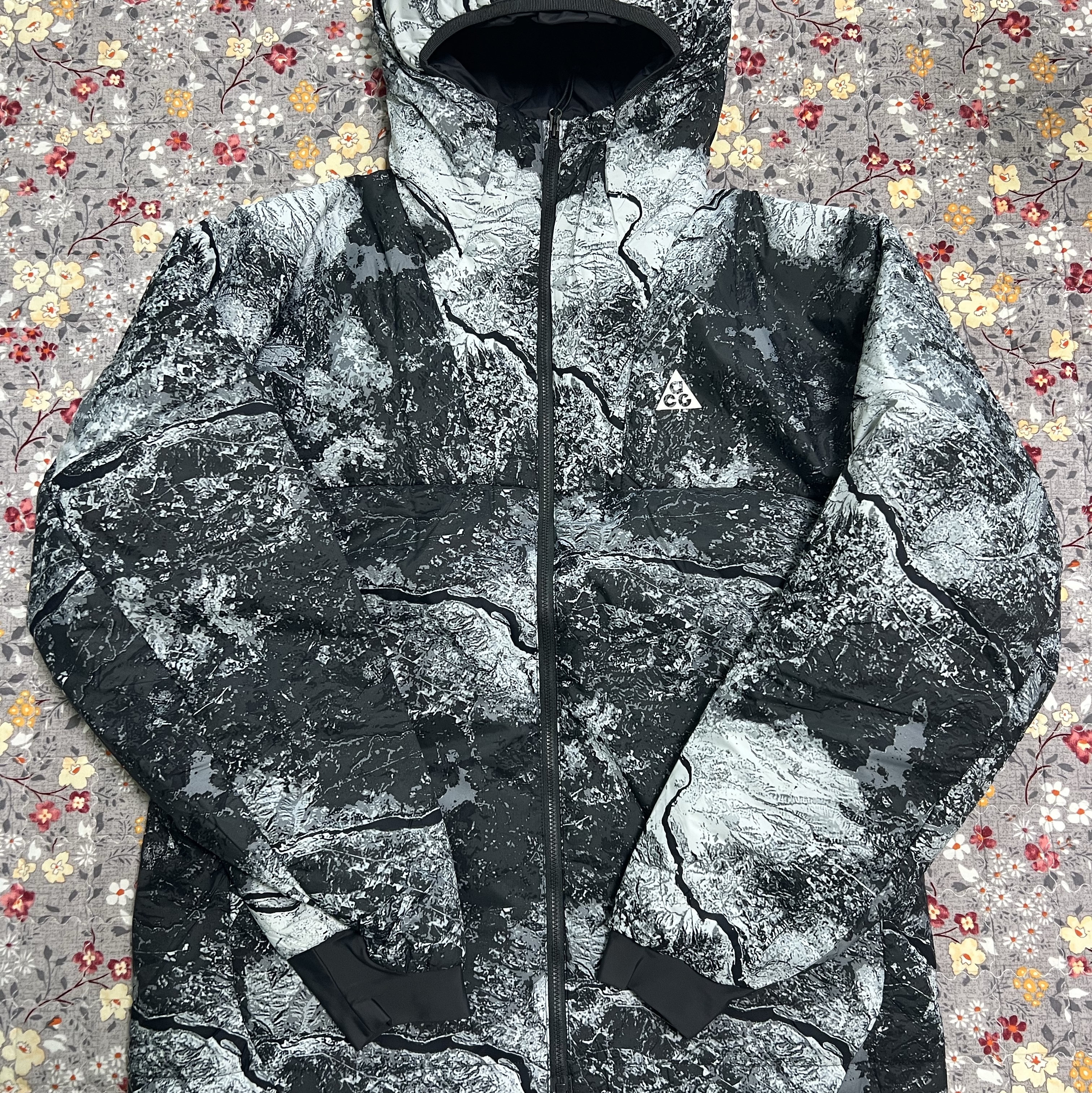 Nike ACG Therma-Fit ADV Rope De Dope Allover Print Jacket Anthracite 착용 스타일 - 1
