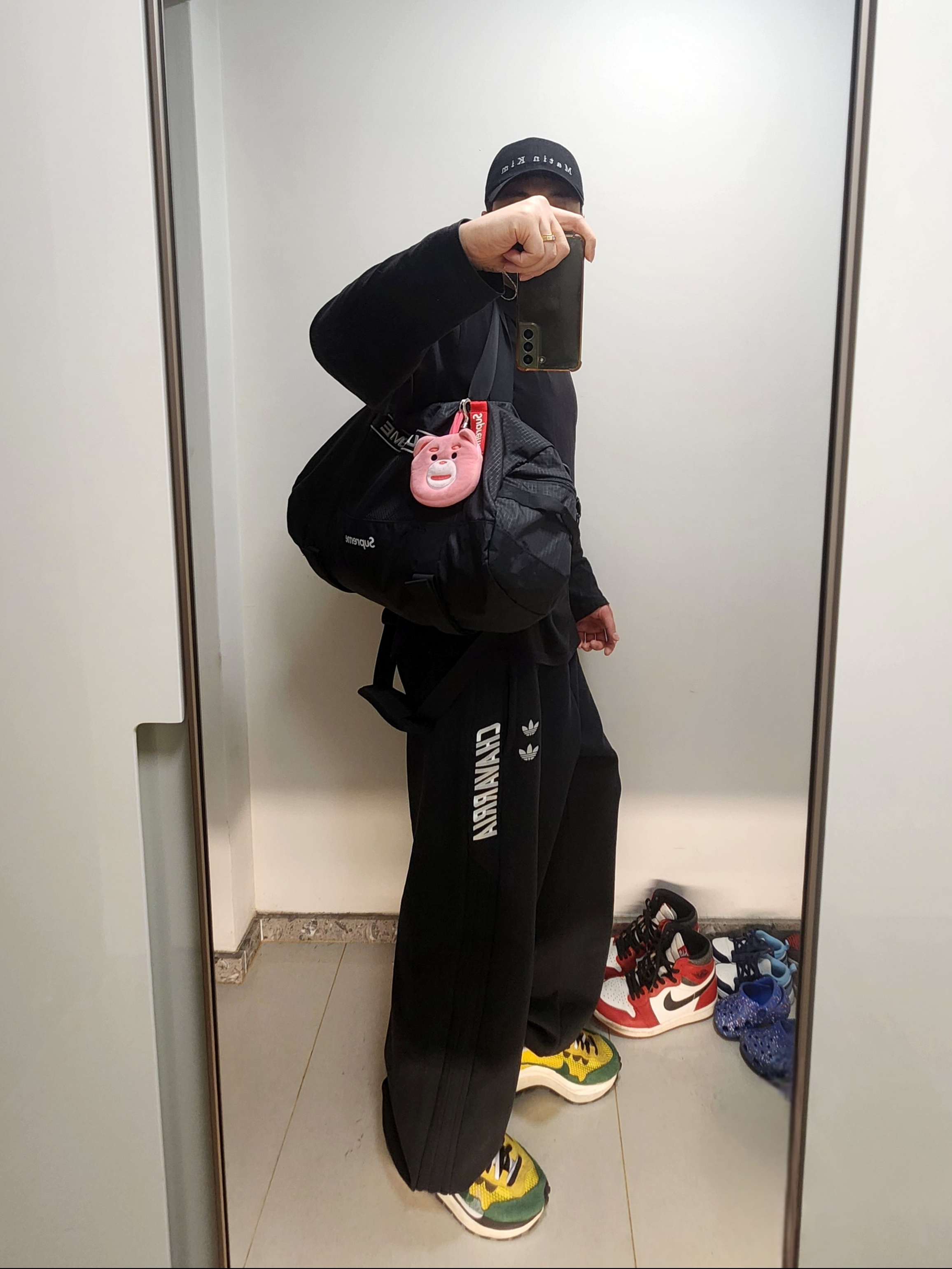 Matin Kim Matin Herringbone Typo Ball Cap Black, Supreme Duffle Bag Black - 23FW 착용 스타일
