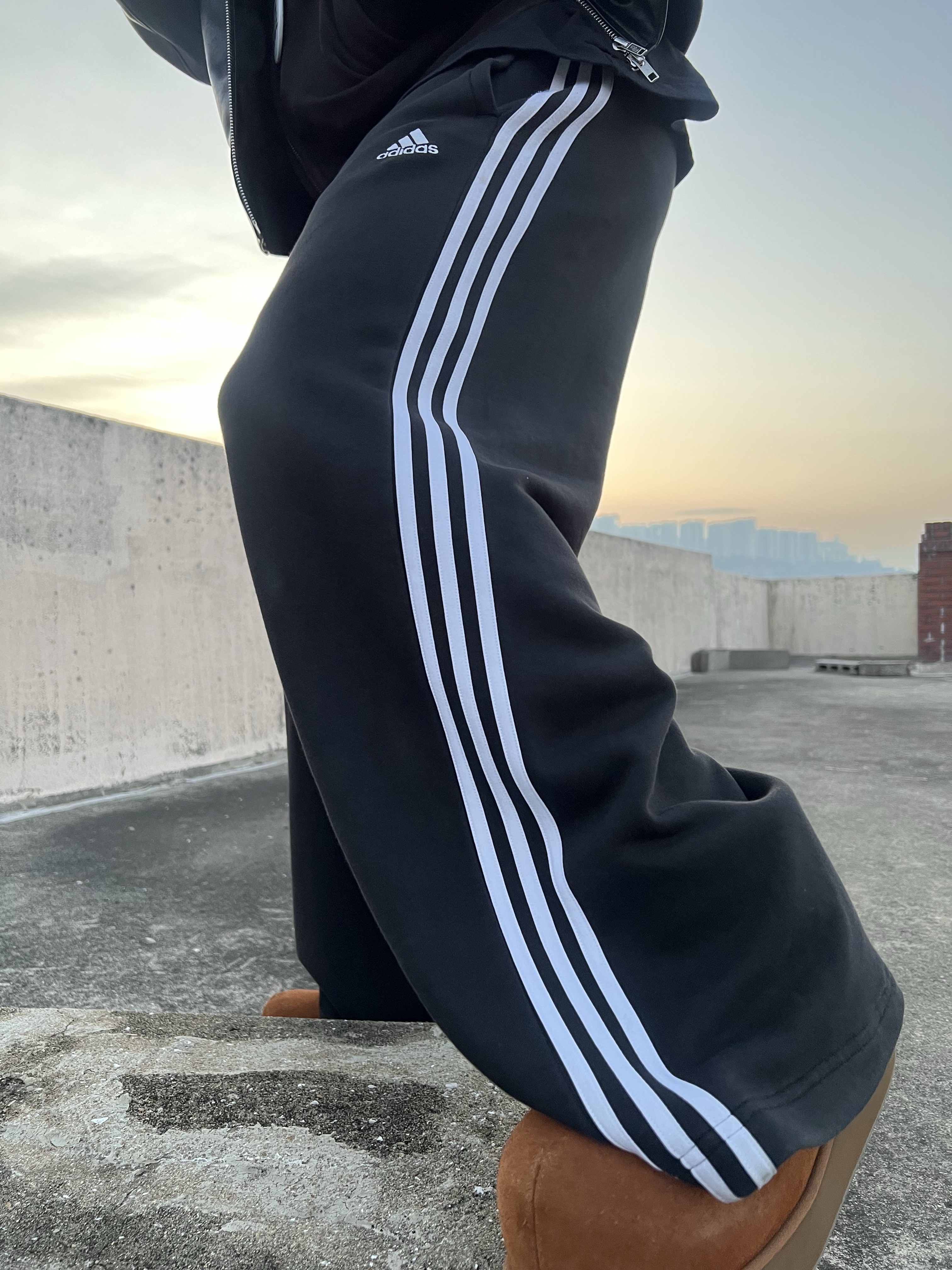 (W) Adidas Essentials 3-Stripes French Terry Wide Pants Black - KR Sizing, Farfromwhat Far Pin Button & Safety Pin 착용 스타일 - 5