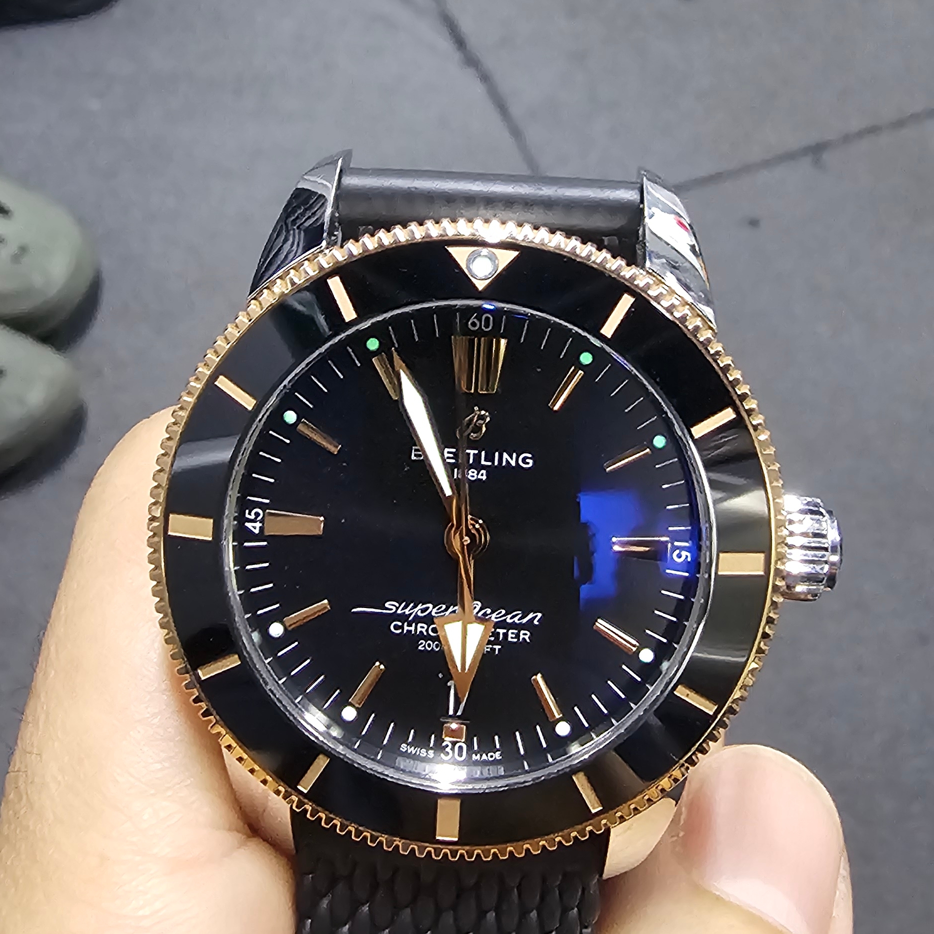 Breitling Superocean Heritage B20 Automatic 44 Steel 18K Red Gold Black Metal 착용 스타일 - 2