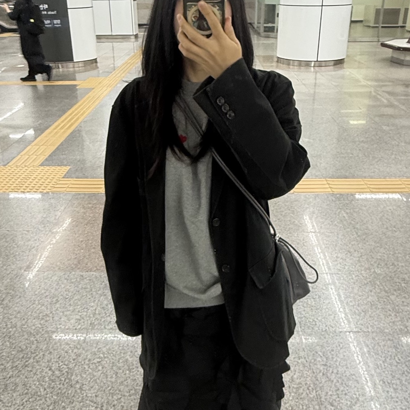 AMI de Coeur Sweatshirt Heather Grey 착용 스타일