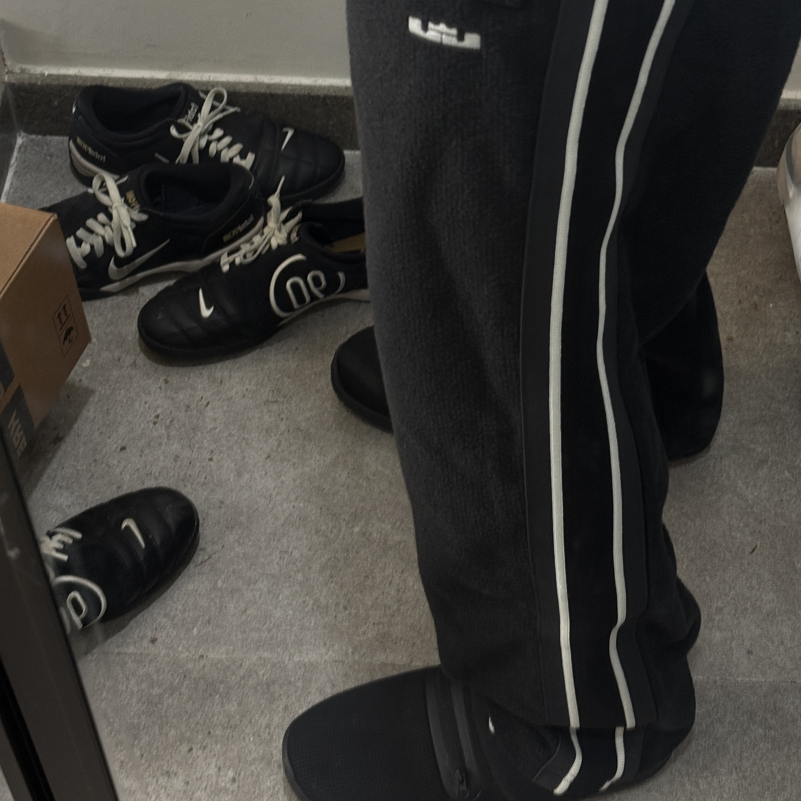 Nike LeBron Standard Issue Therma-Fit Basketball Trousers Black Sail - Asia 착용 스타일