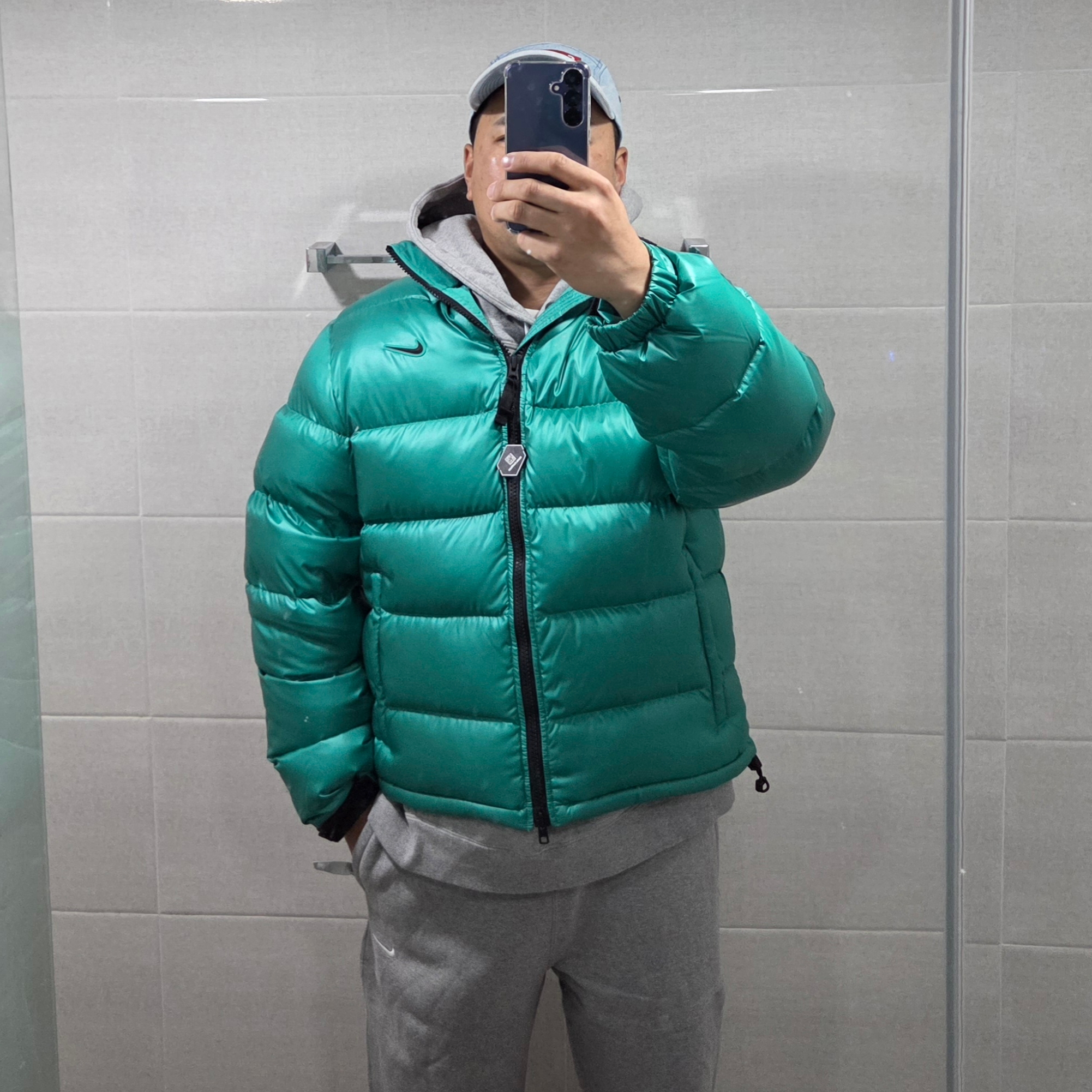 Nike x Drake Nocta Sunset Puffer Jacket Neptune Green Black - Asia 착용 스타일 - 3