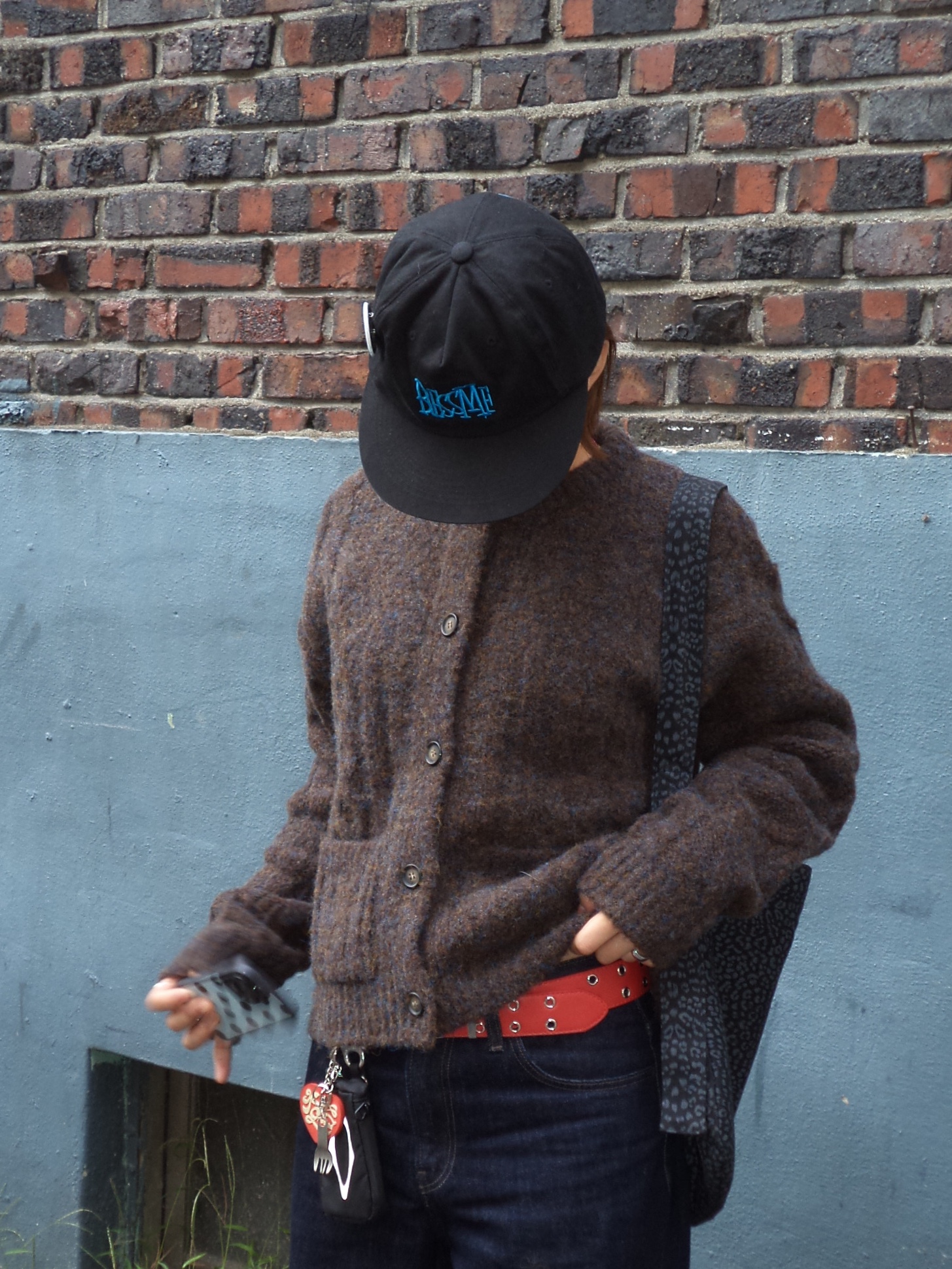 Knitted Bold Cable Round Knit Cardigan Brown 착용 스타일