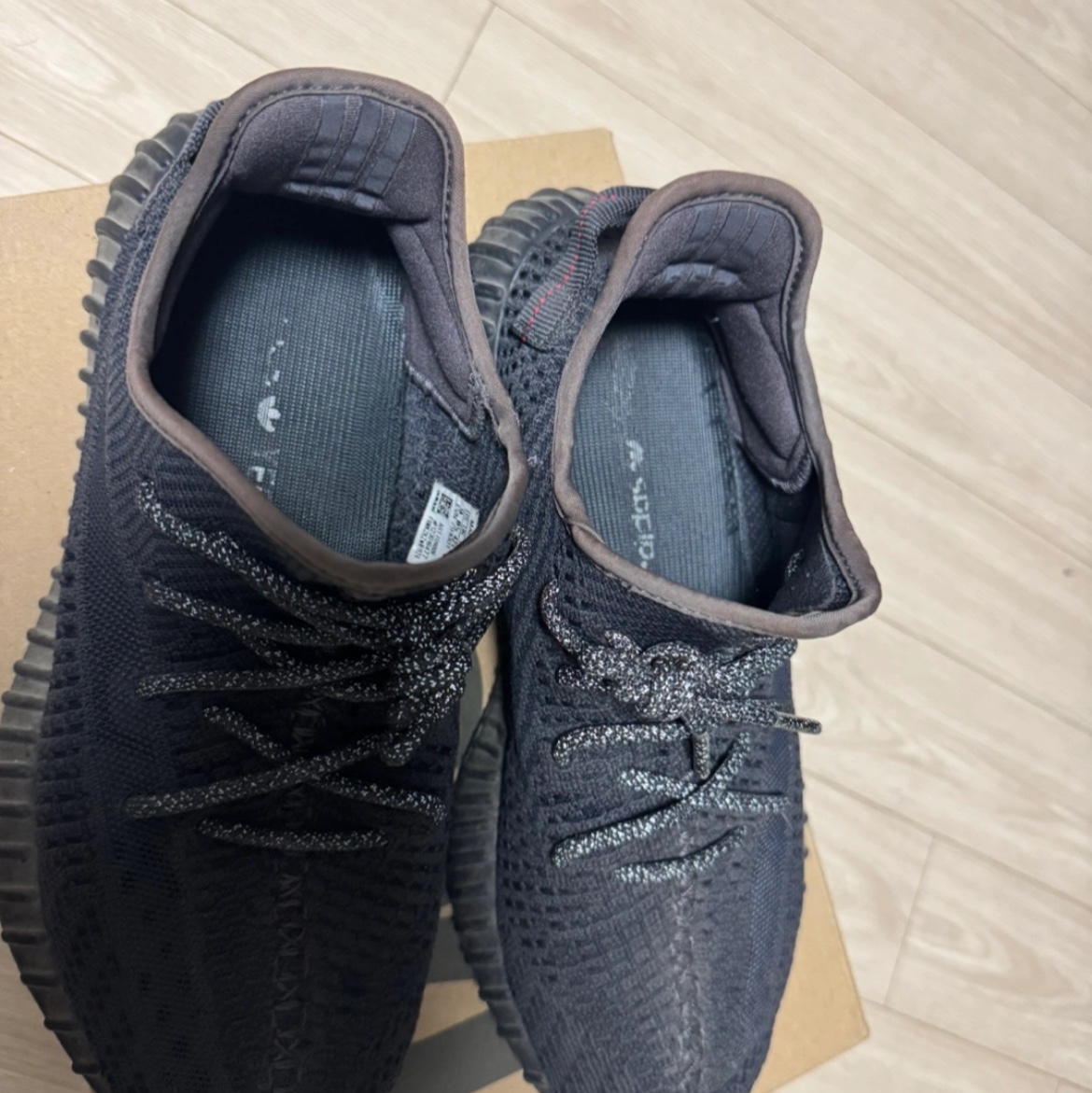 Adidas Yeezy Boost 350 V2 Onyx 착용 스타일