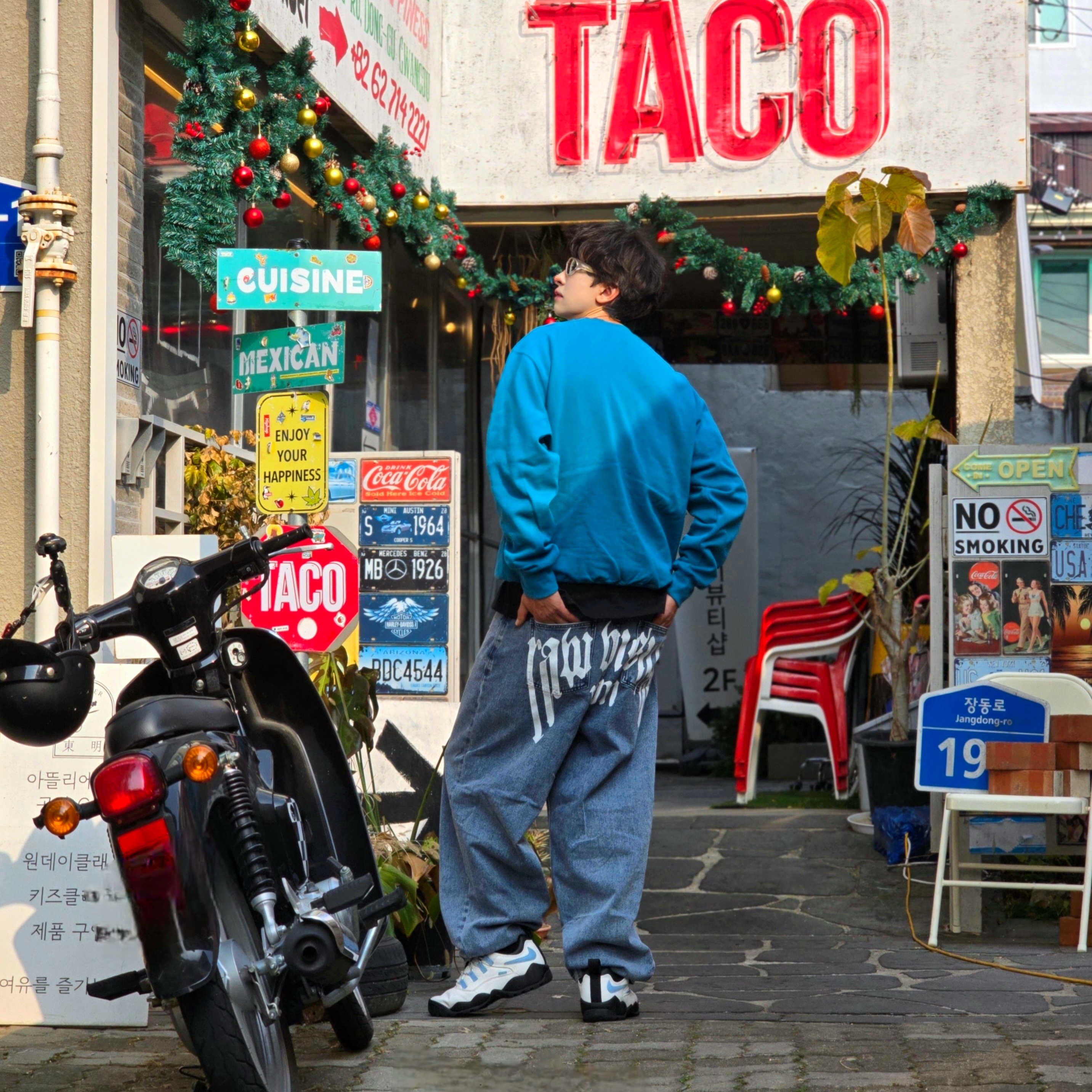 NOMANUAL Raw Vision Denim Pants White Blue, Nike x Supreme SB Darwin Low White 착용 스타일 - 1