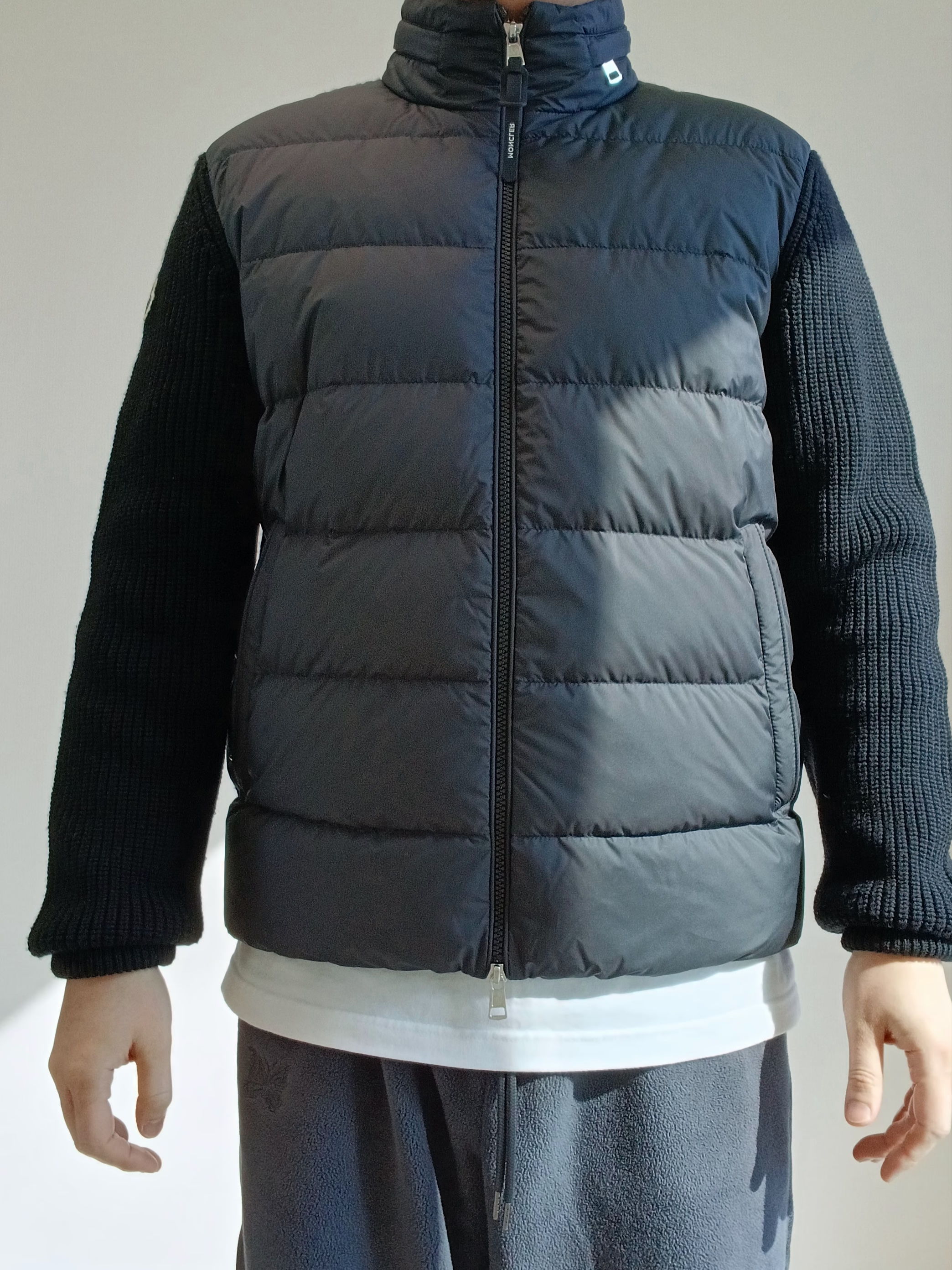 Uniqlo x Needles Fleece Wide Pants Dark Gray - KR, Stone Island 2100030 Organic Cotton Jersey Fissato Effect Slim Fit Long Sleeve T-Shirt with Compass Patch White - 25FW 착용 스타일 - 6