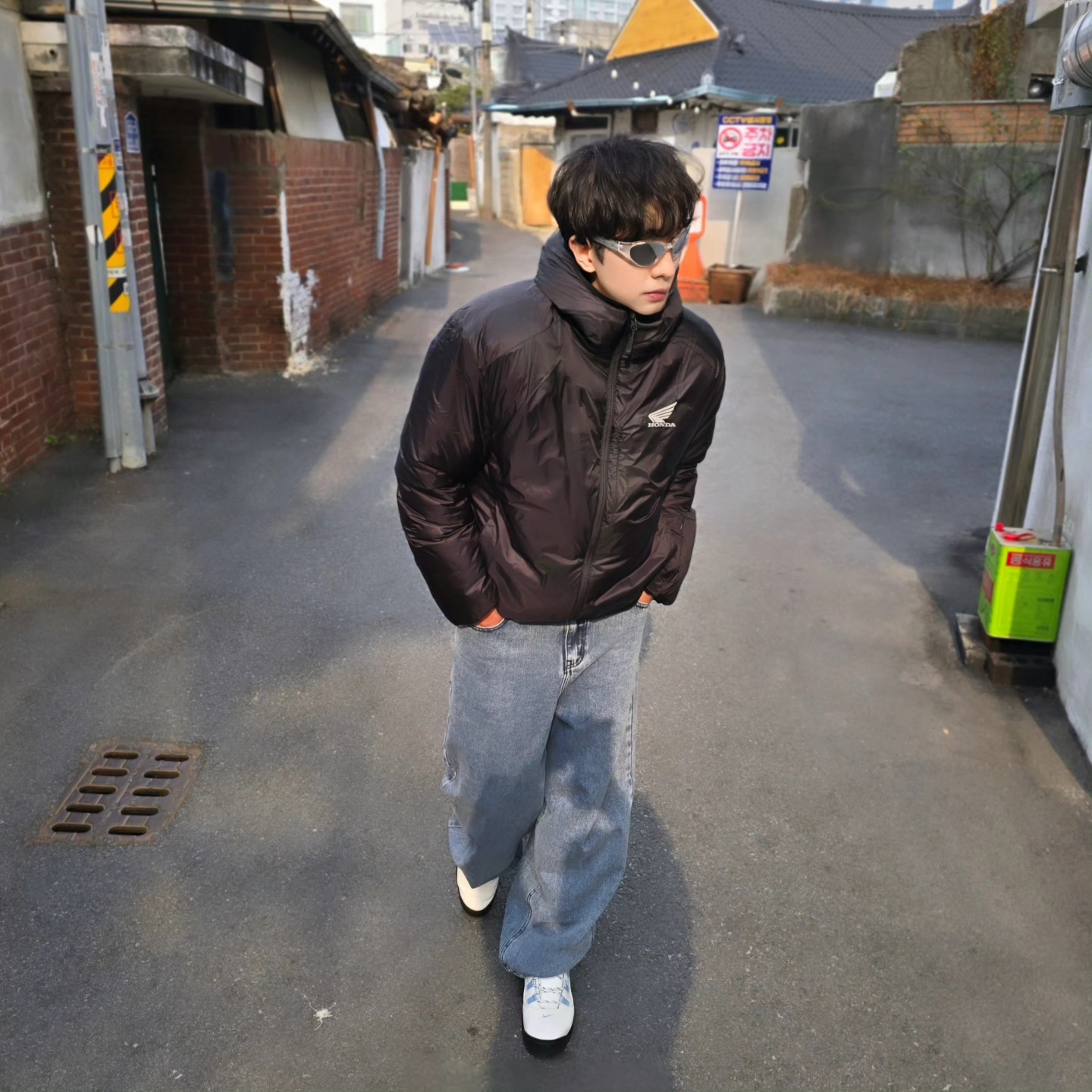 Honda H-Tech Non Quilting Hoodie Jacket Black, NOMANUAL Raw Vision Denim Pants White Blue 착용 스타일 - 4
