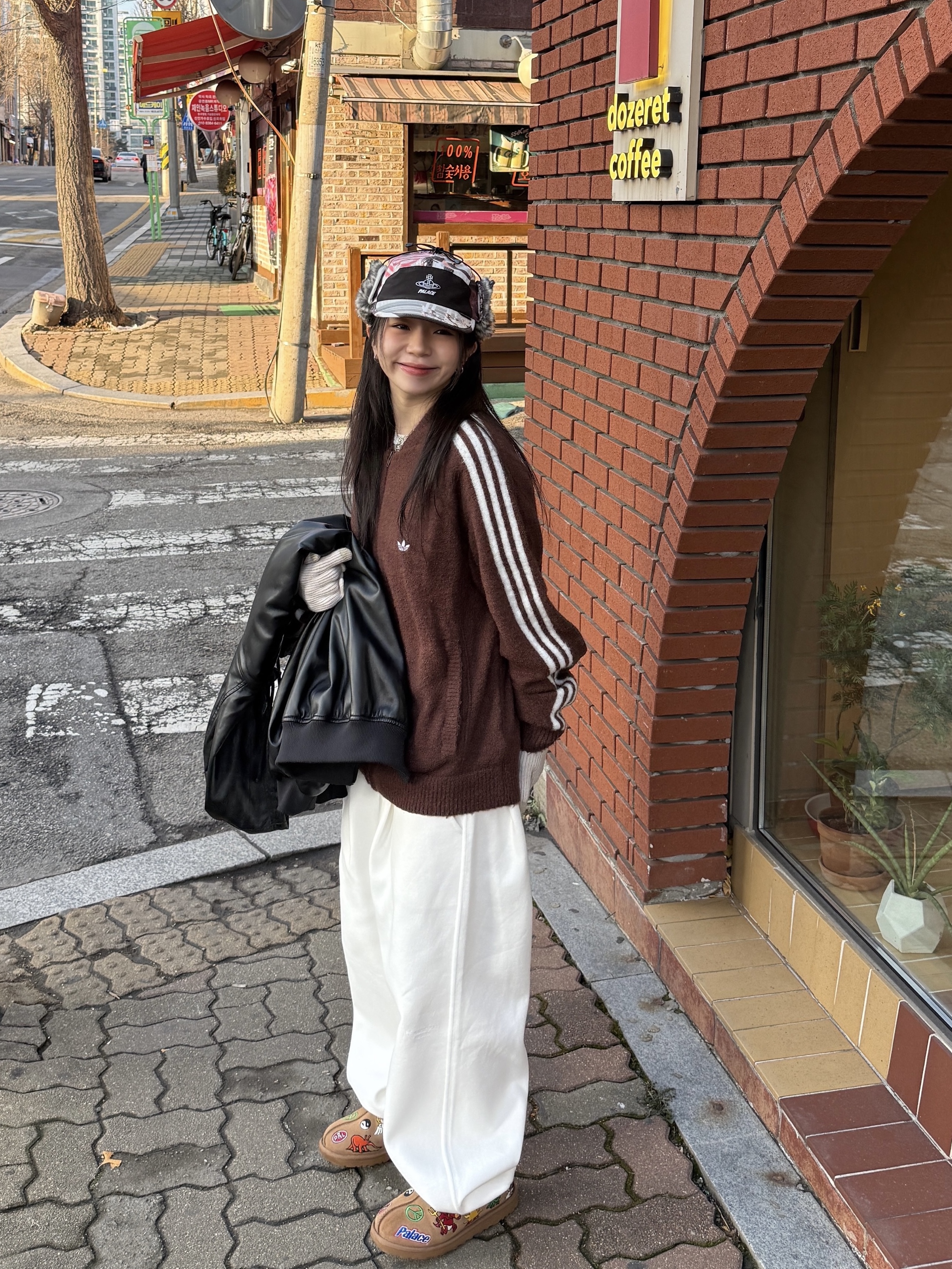 Palace x Vivienne Westwood Gore-Tex Shooting Cap Colour Print - 24FW, Undermycar Mu.03 Anti Fxxking Logo Play Oversized Sweat Jogger Cream 착용 스타일 - 1