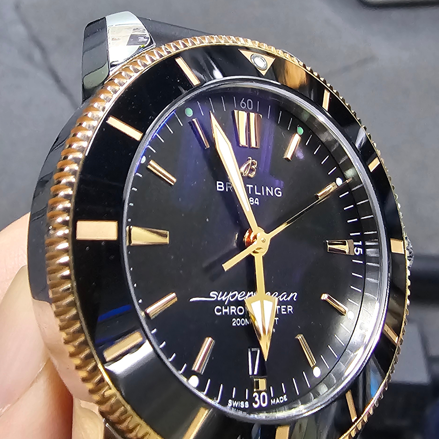 Breitling Superocean Heritage B20 Automatic 44 Steel 18K Red Gold Black Metal 착용 스타일 - 3