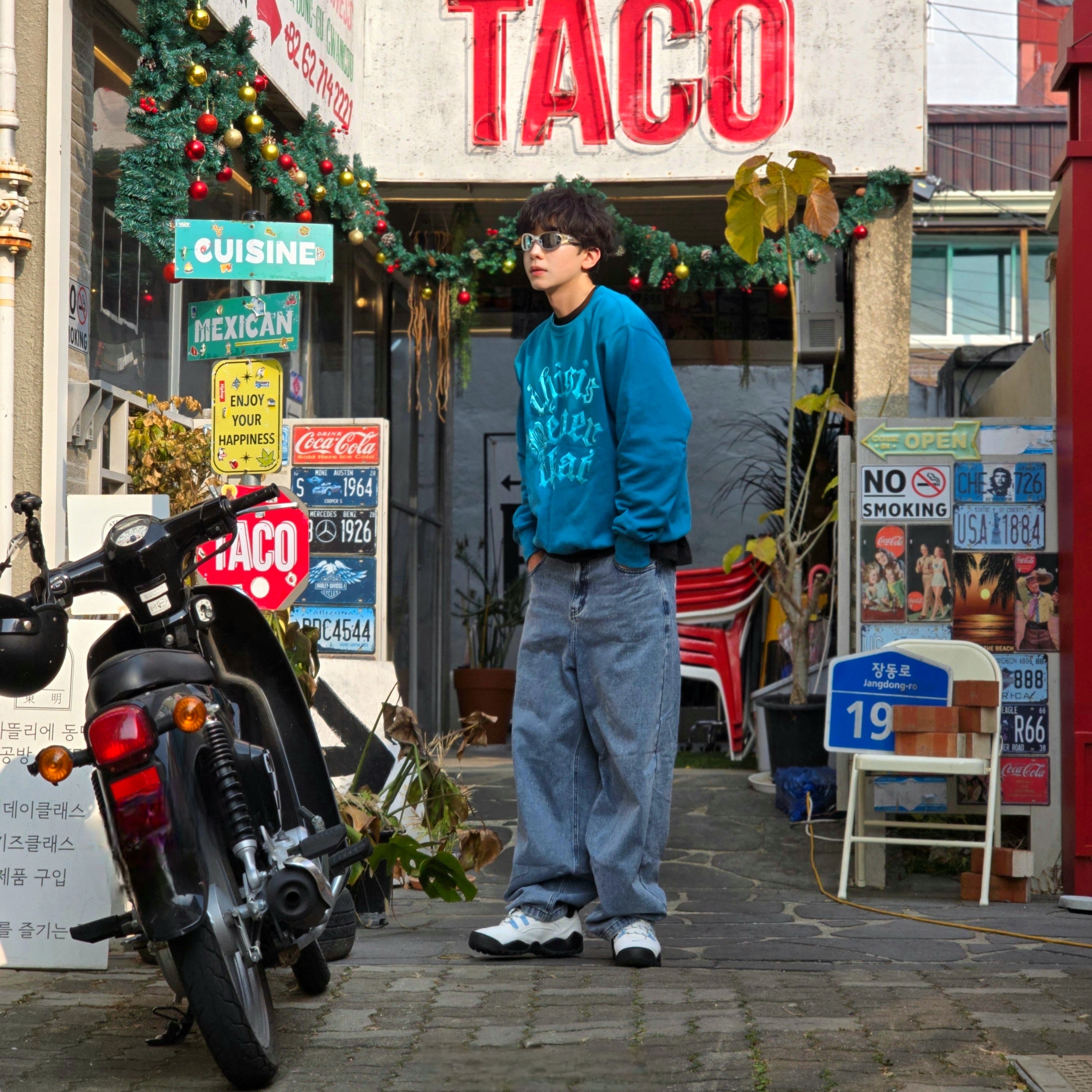 NOMANUAL Raw Vision Denim Pants White Blue, Nike x Supreme SB Darwin Low White 착용 스타일 - 4