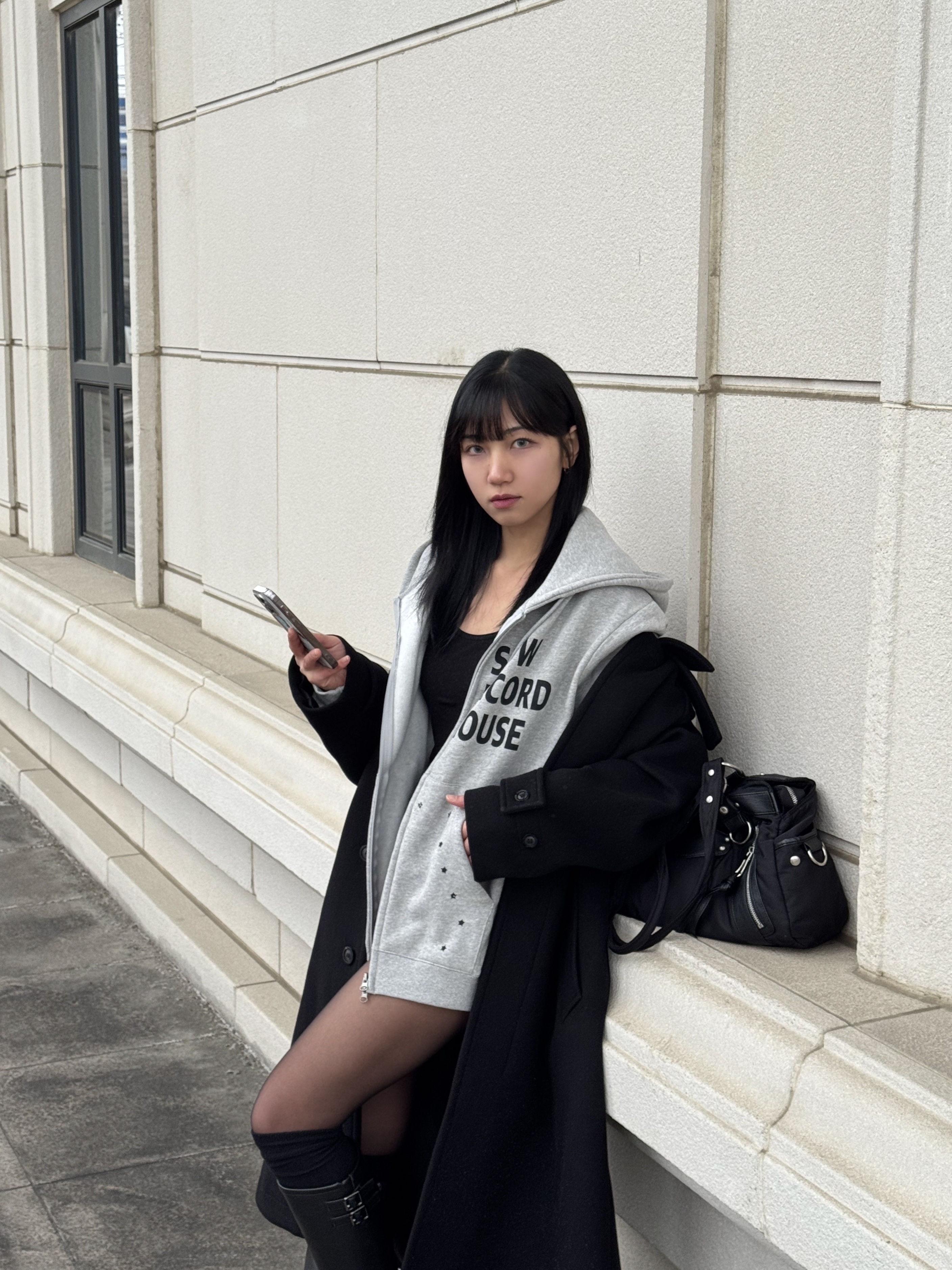 SLOW RECORD HOUSE Typo Star Hood Zip-Up Grey 착용 스타일 - 7