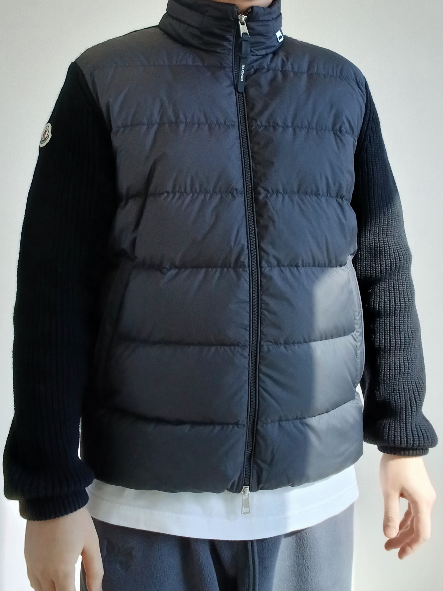 Uniqlo x Needles Fleece Wide Pants Dark Gray - KR, Stone Island 2100030 Organic Cotton Jersey Fissato Effect Slim Fit Long Sleeve T-Shirt with Compass Patch White - 25FW 착용 스타일 - 2